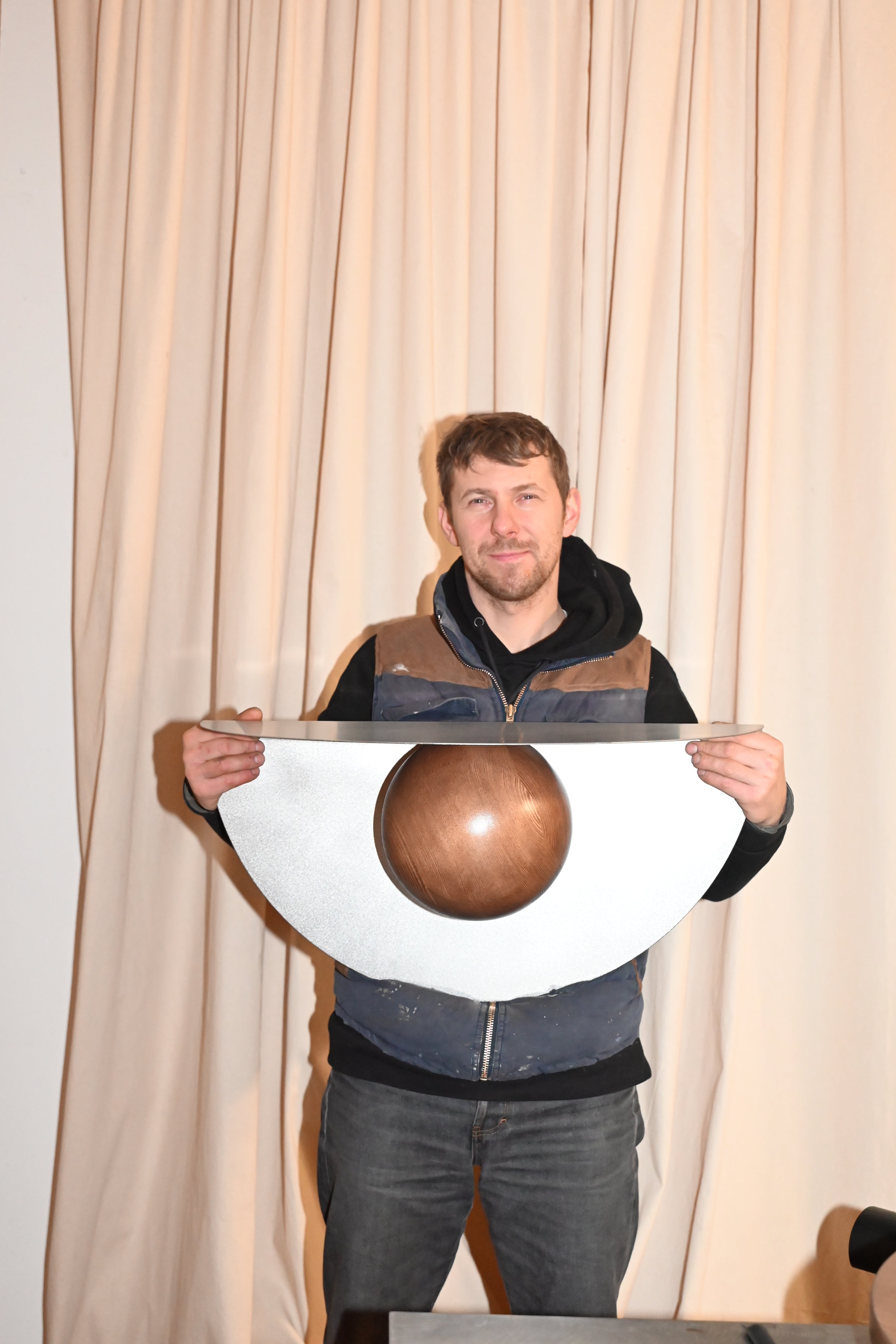 Wandregal POP aus Stahl und Holz