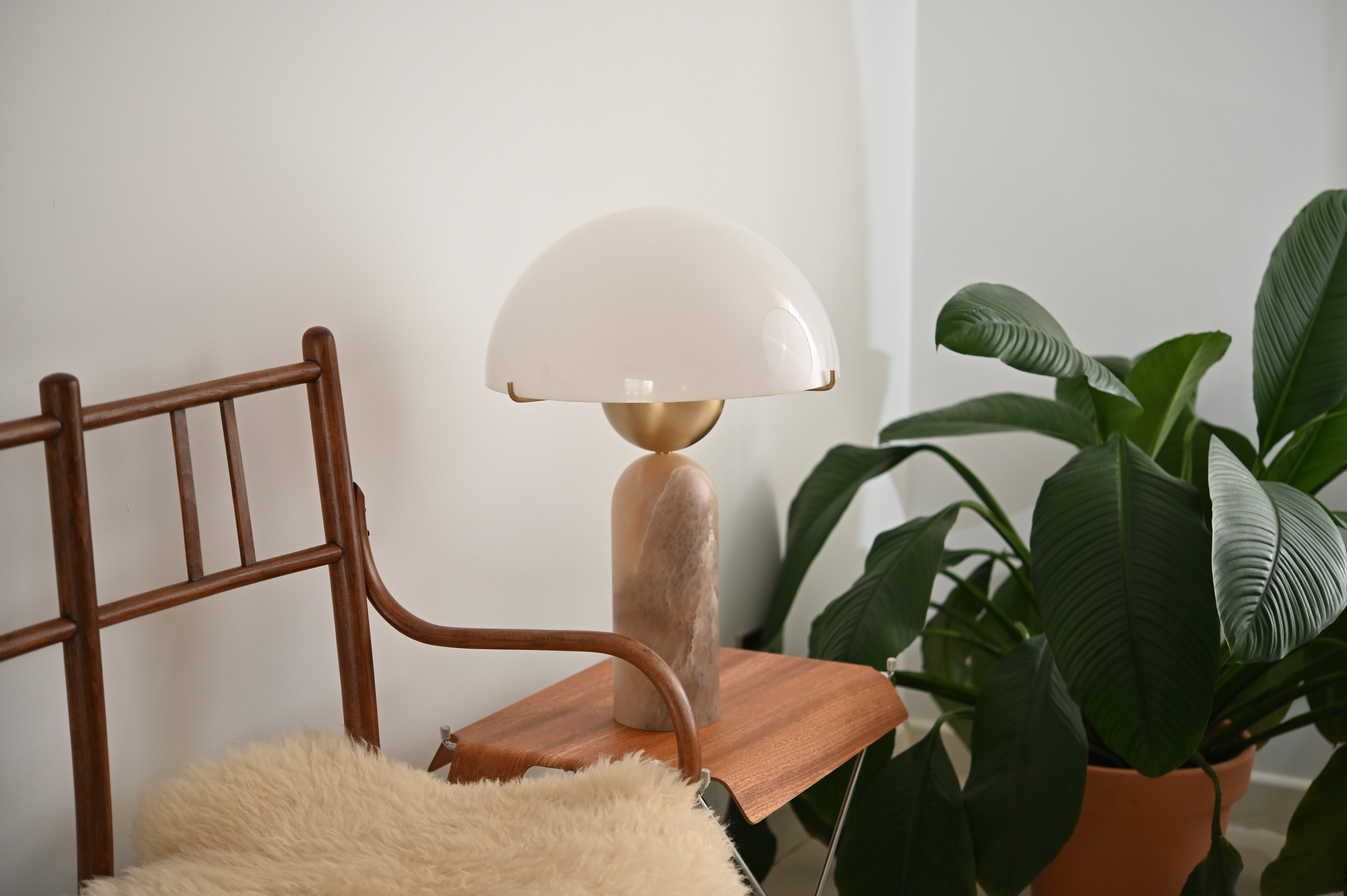 PEONO Table Lamp Dark Beige Alabaster