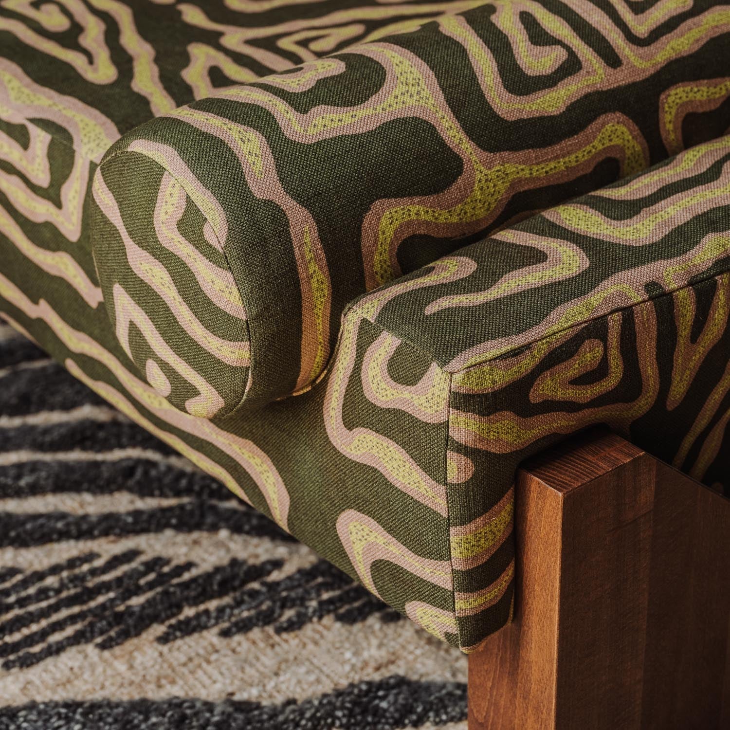 Liege V grün mit beigem Muster