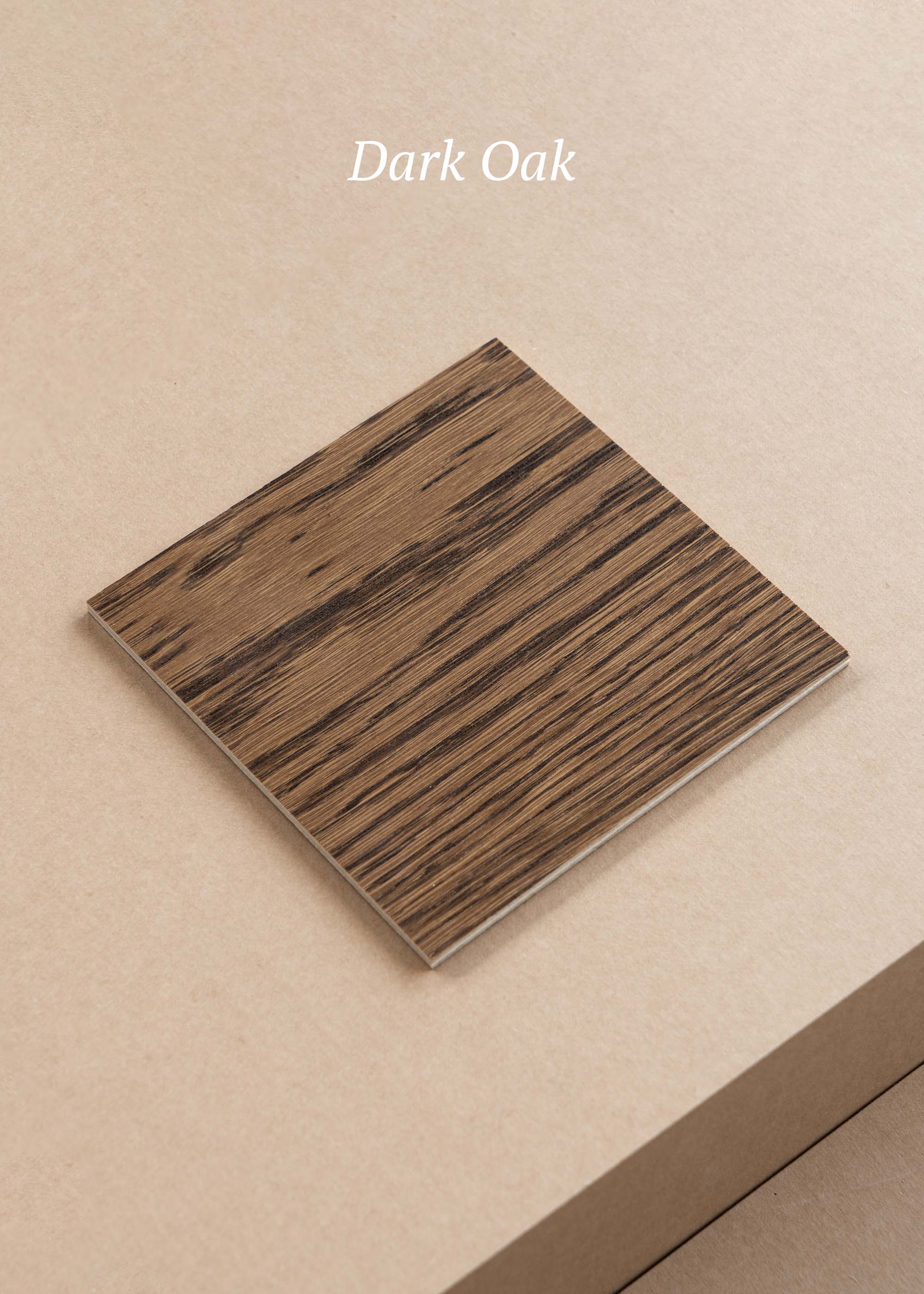 Stuhl ELIPSA SOFT aus Eichenholz und sandfarbener Boucle