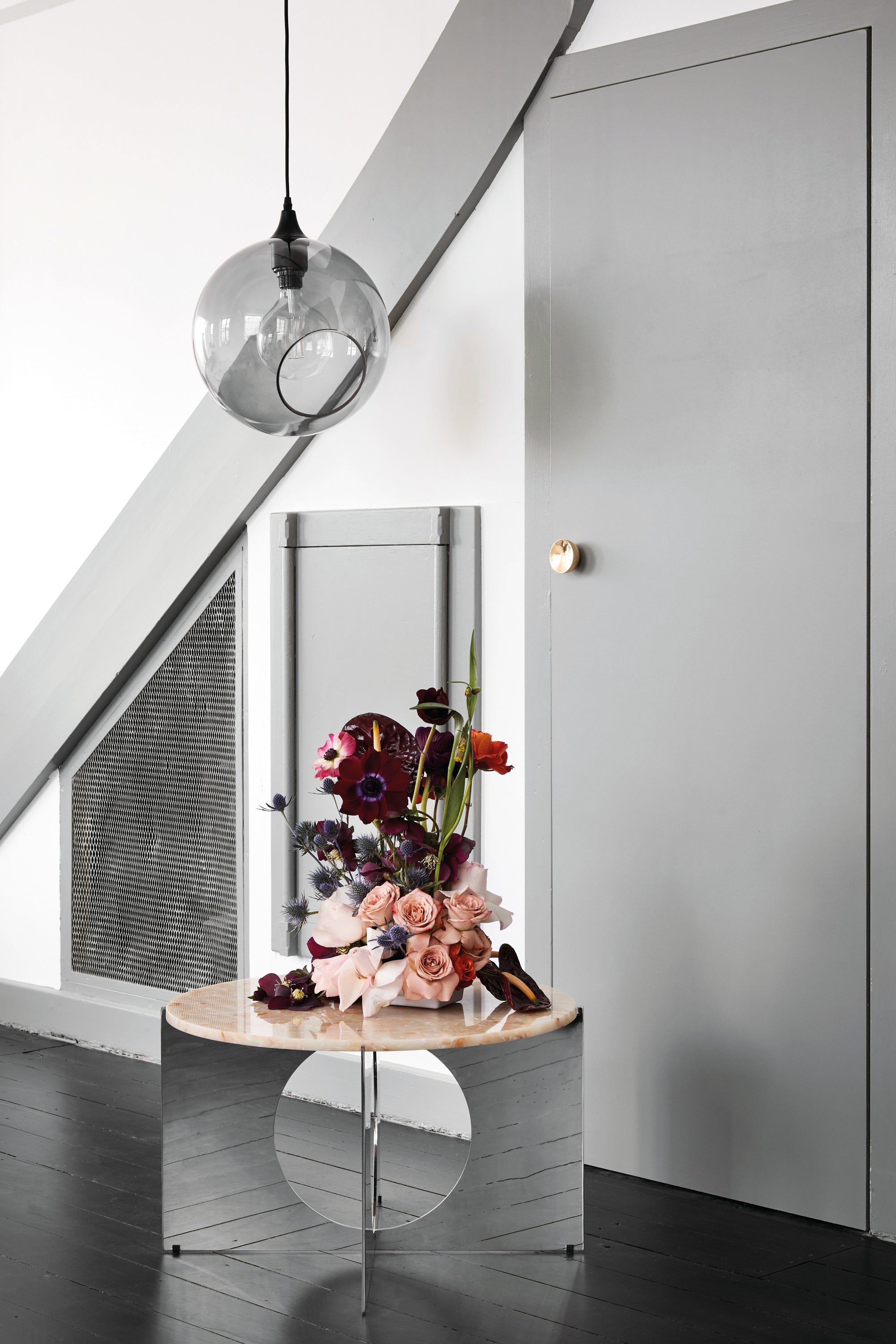 Pendelleuchte BALLROOM rauchig mit schwarzer Oberfläche