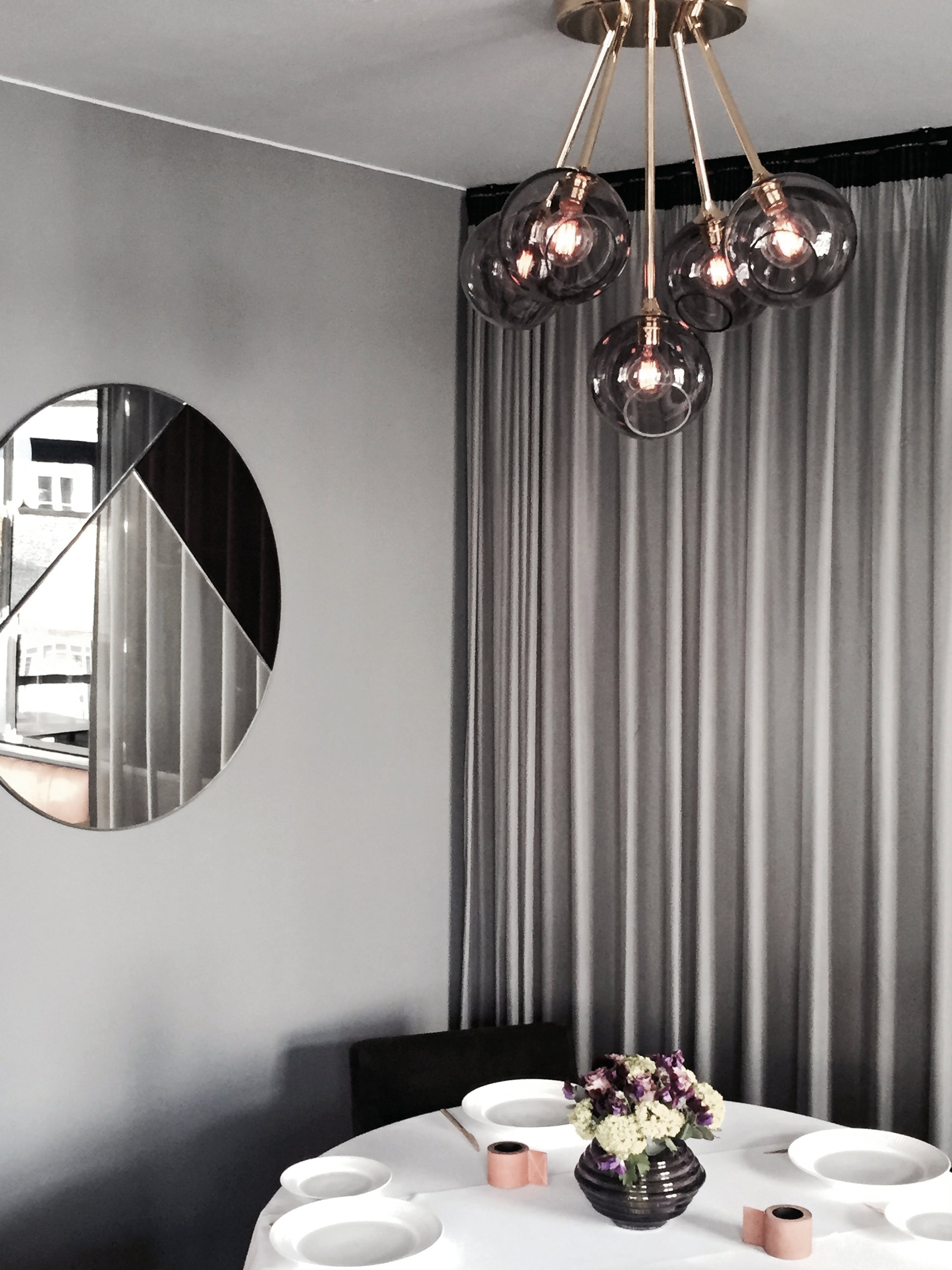 Pendelleuchte BALLROOM MOLECULE pflaume mit goldener Veredelung