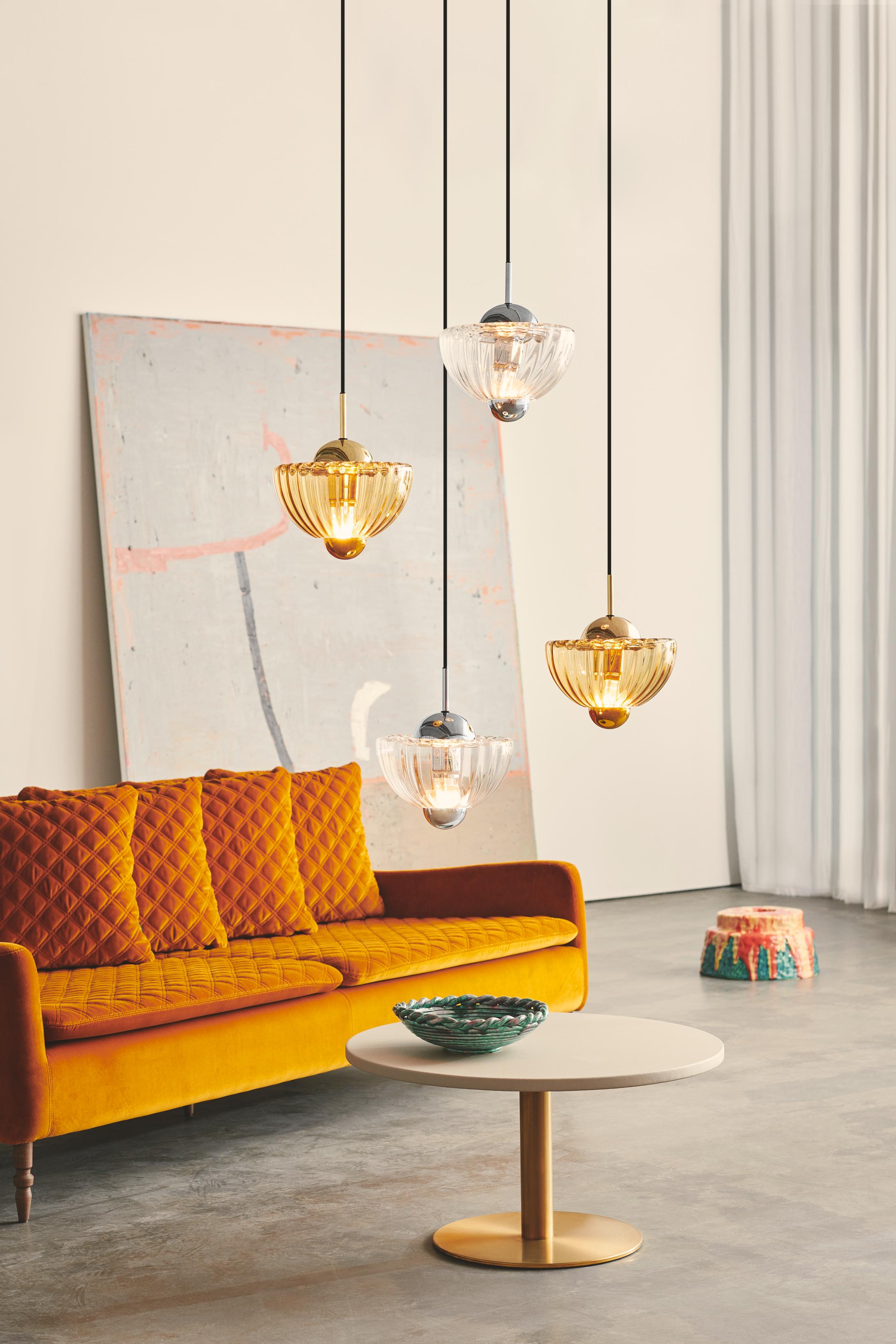 Pendelleuchte LOTUS aus mundgeblasenem Glas
