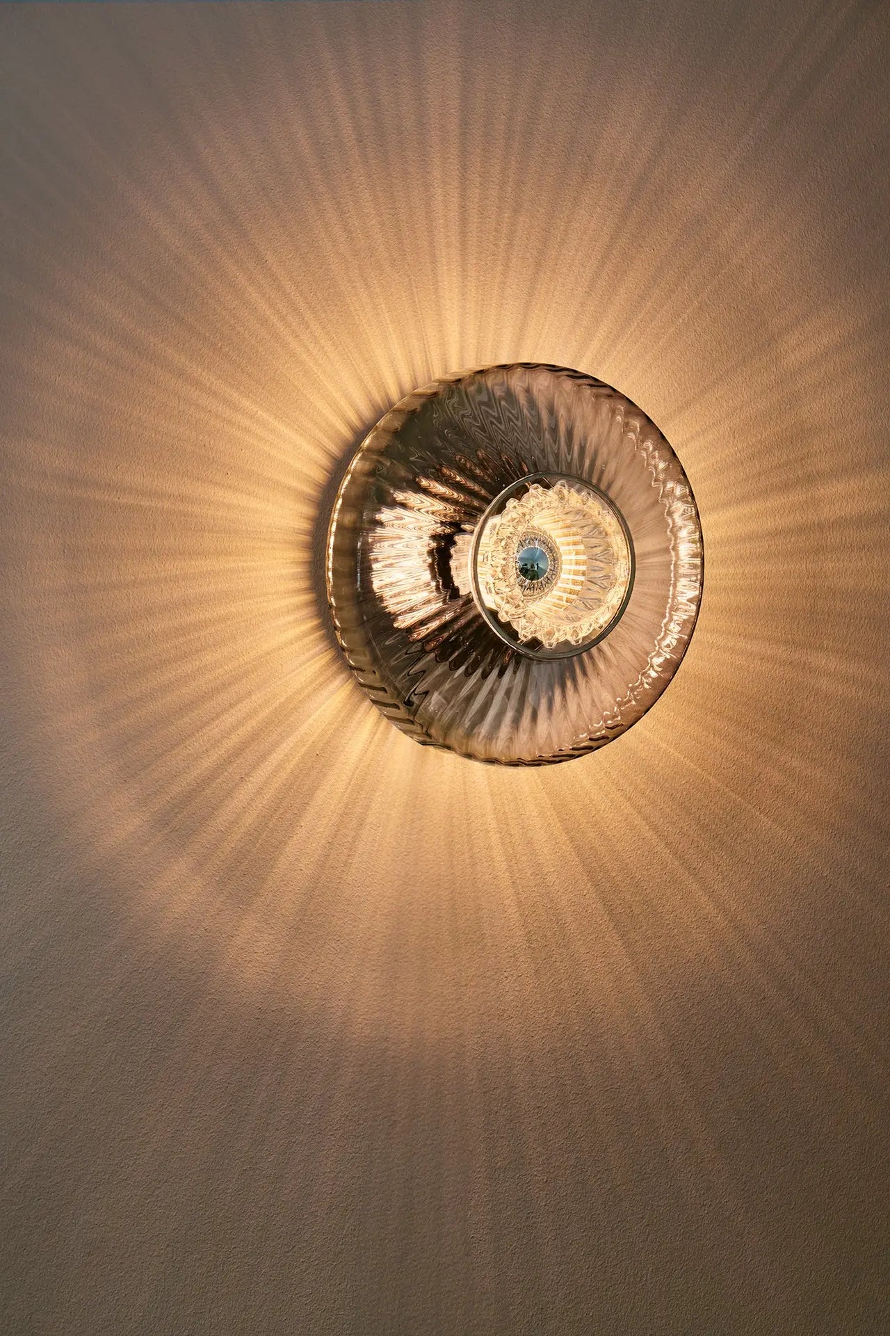 Kinkiet NEW WAVE OPTIC dymione szkło – Design By Us