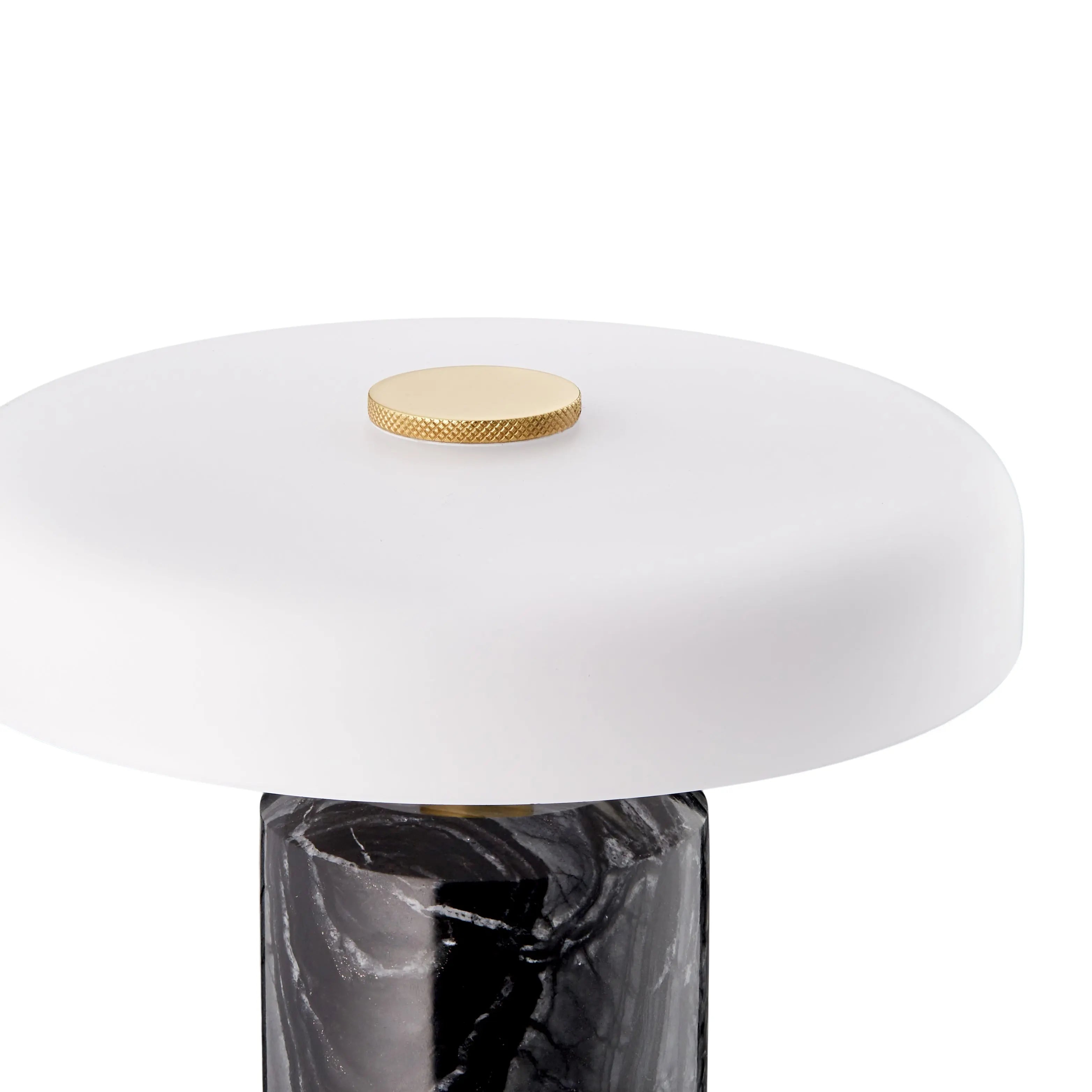 Lampa przenośna TRIP czarny marmur z mlecznobiałym szkłem – Design By Us