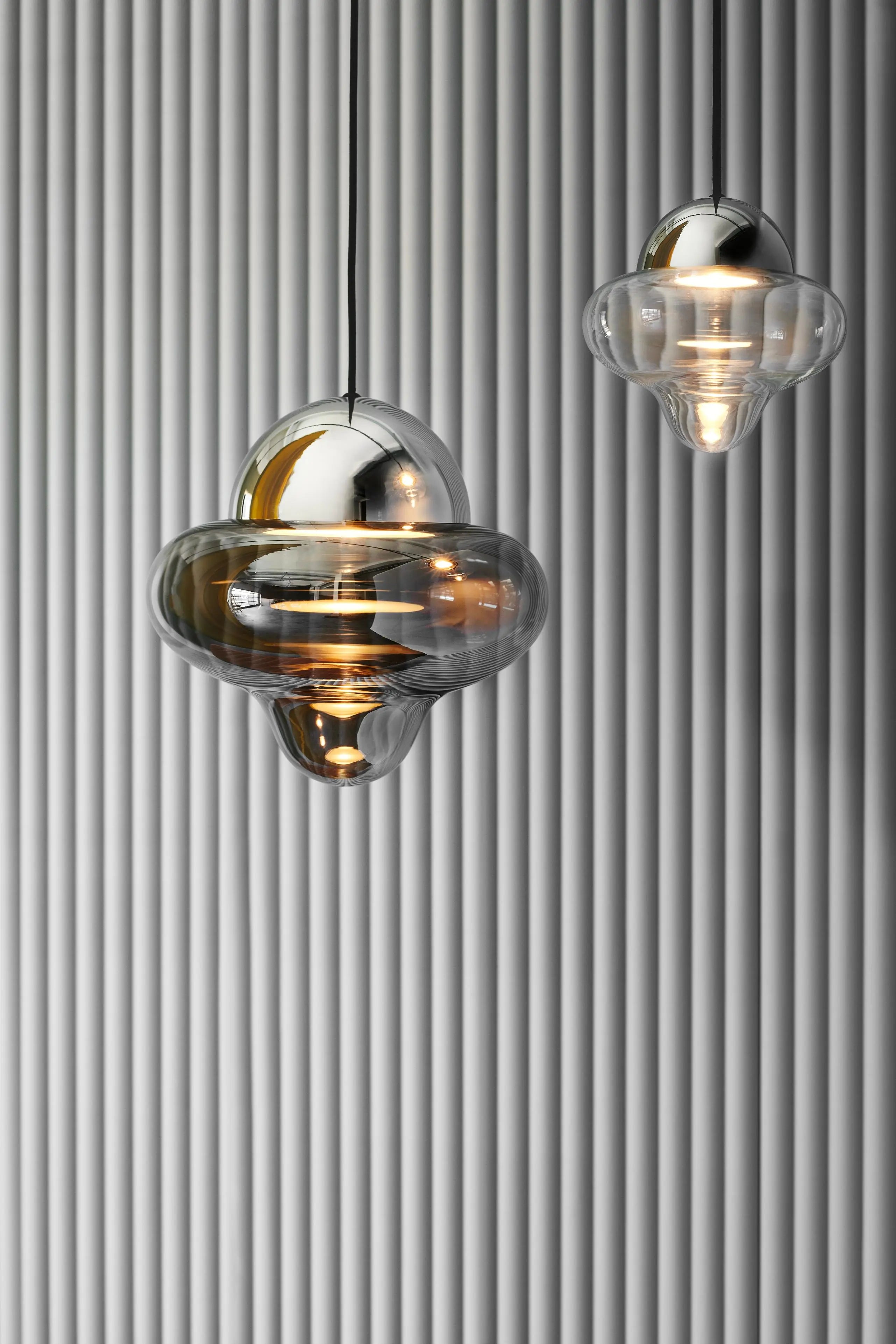 Lampa wisząca NUTTY szkło dymione ze srebrnym wykończeniem – Design By Us