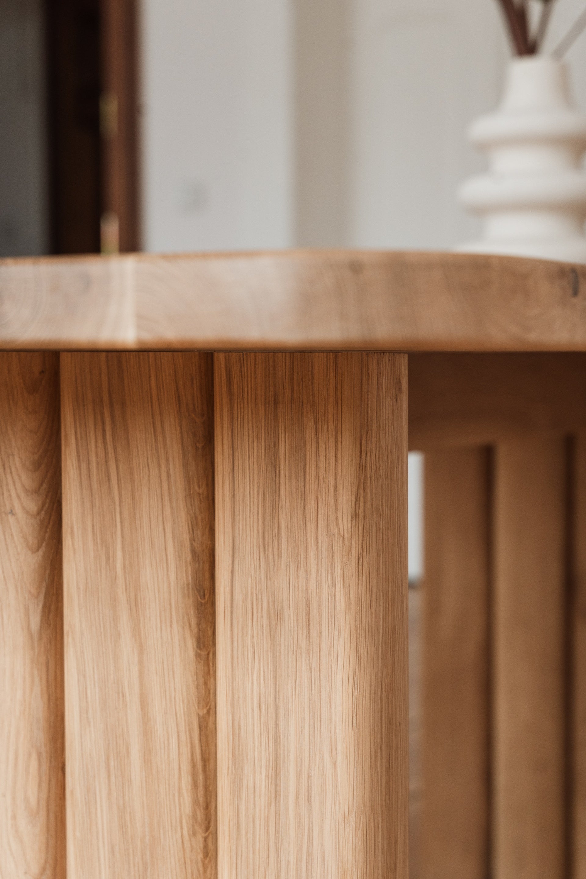 LEON Table in Oak Wood