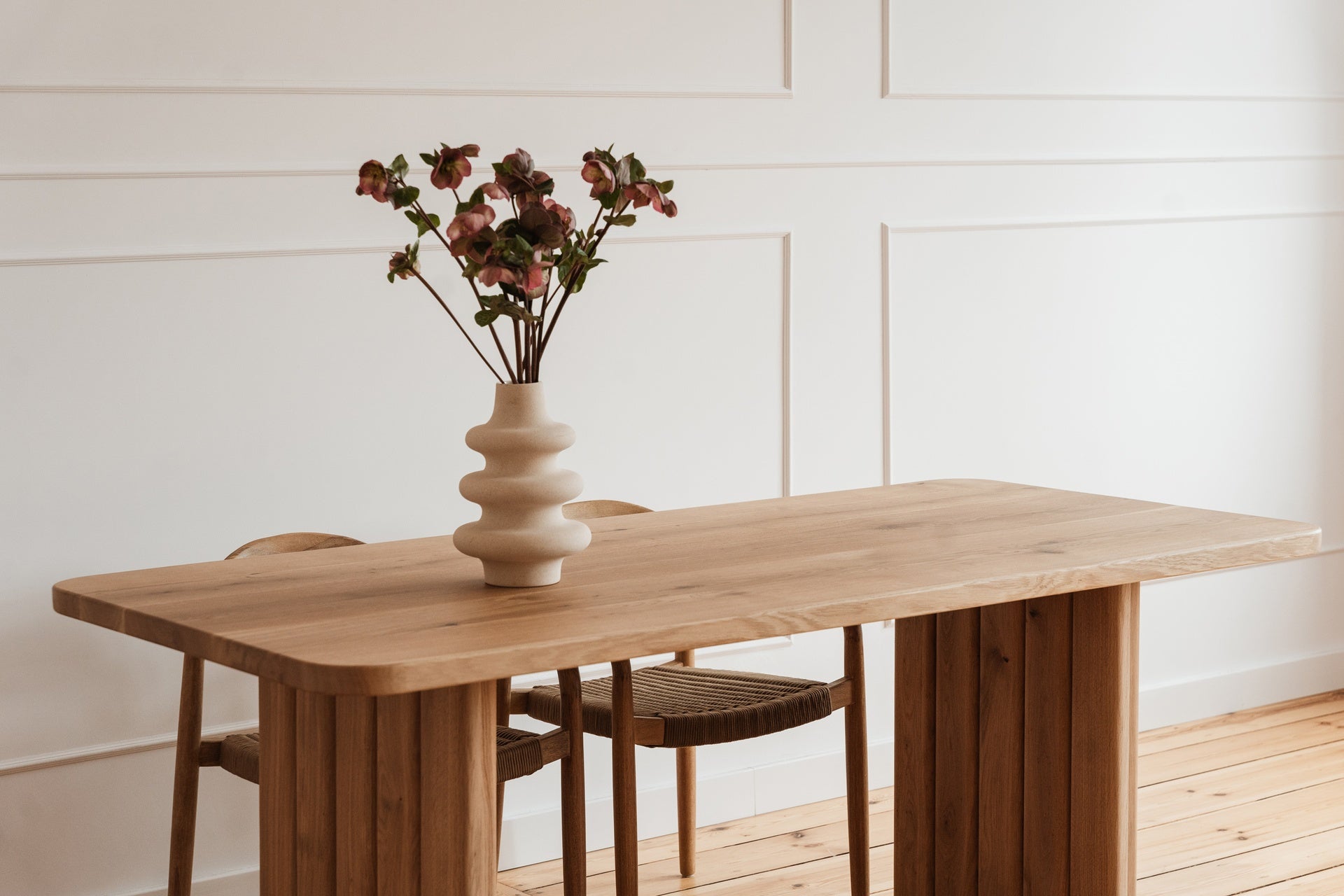 LEON Table in Oak Wood