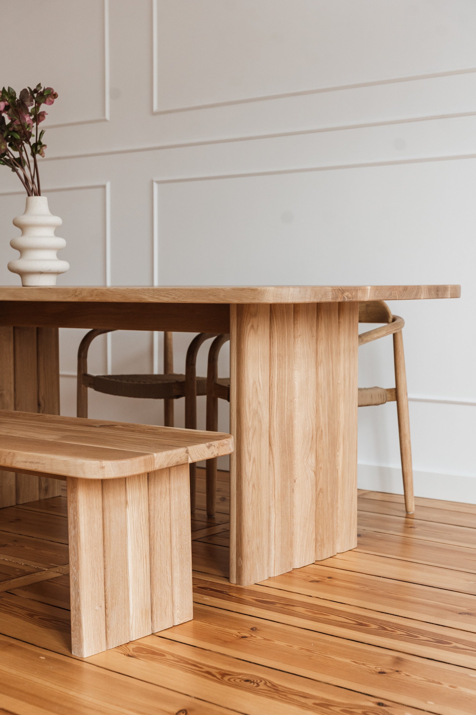 LEON Table in Oak Wood