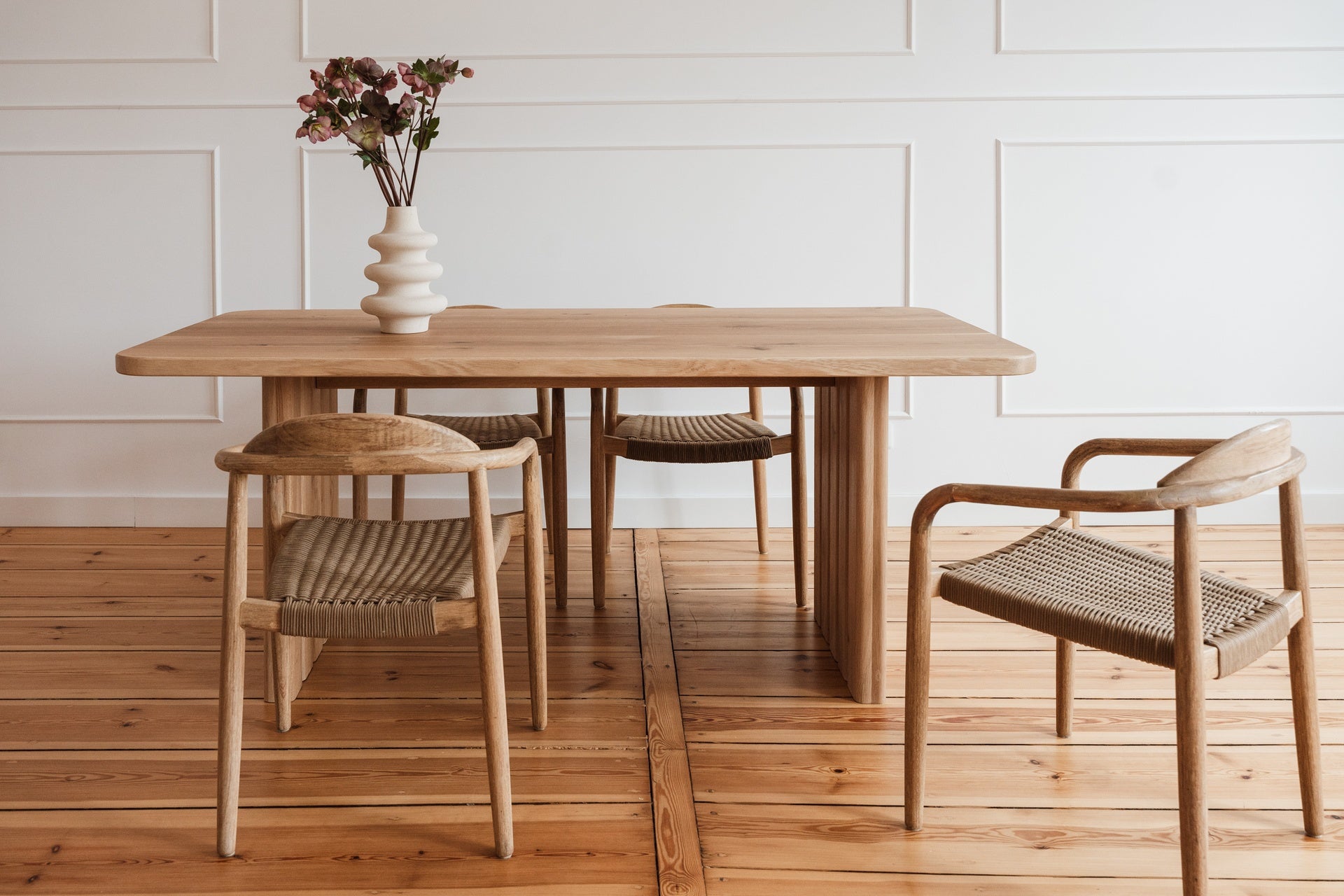 LEON Table in Oak Wood