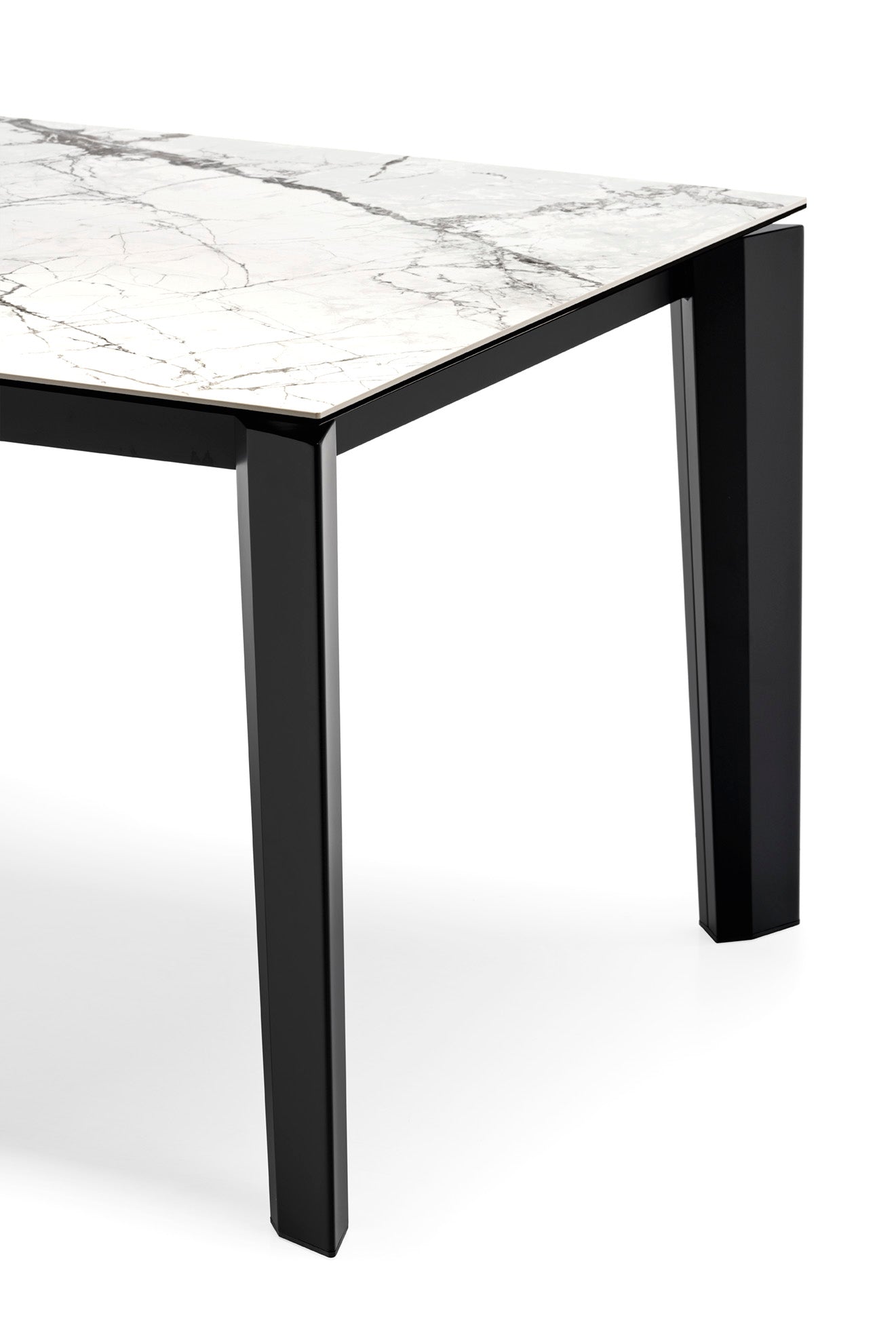 Ausziehbarer Tisch DELTA mit weißer Platte und schwarzem Gestell