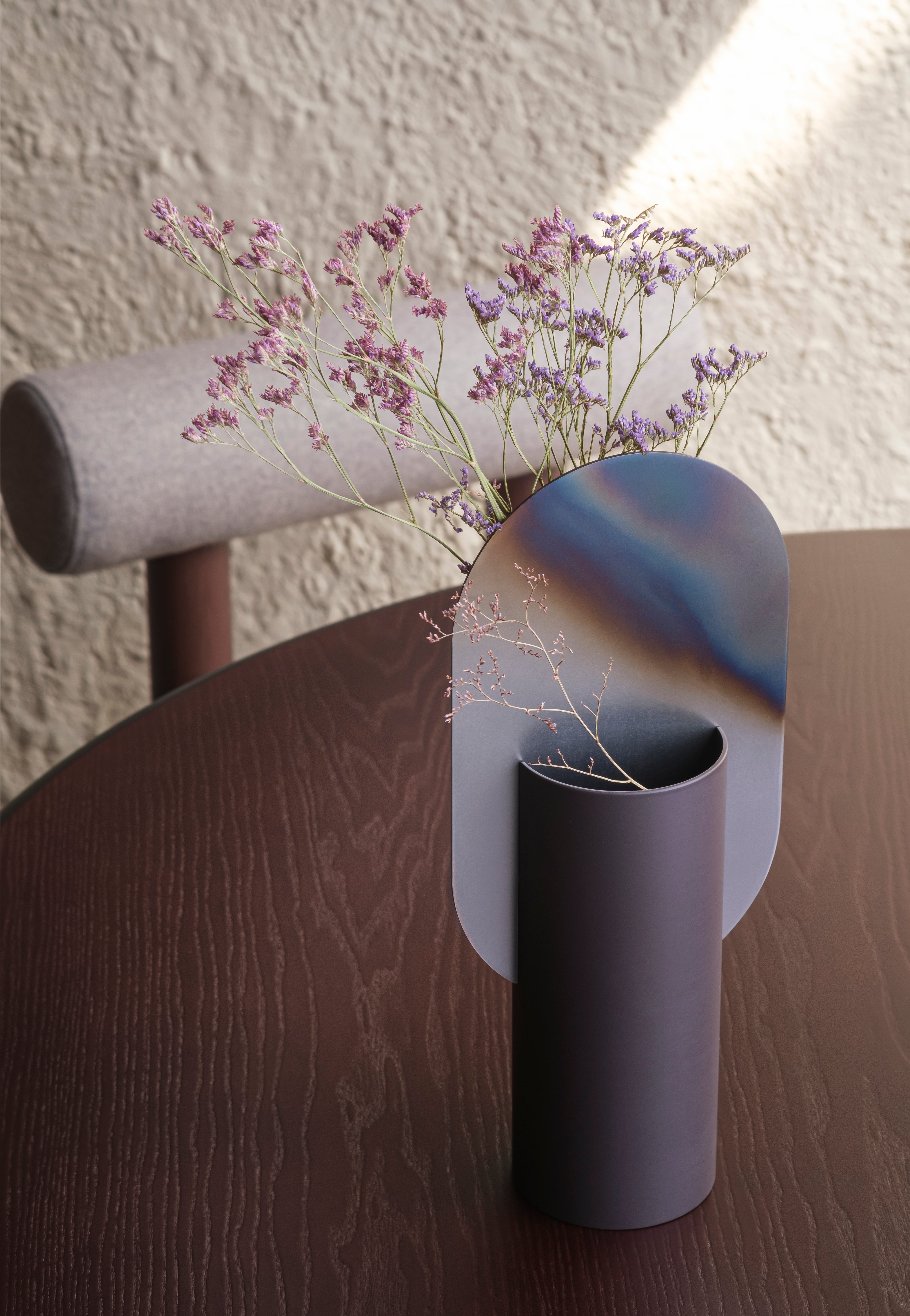 Runder Tisch PAUL aus braunem Eschenholz