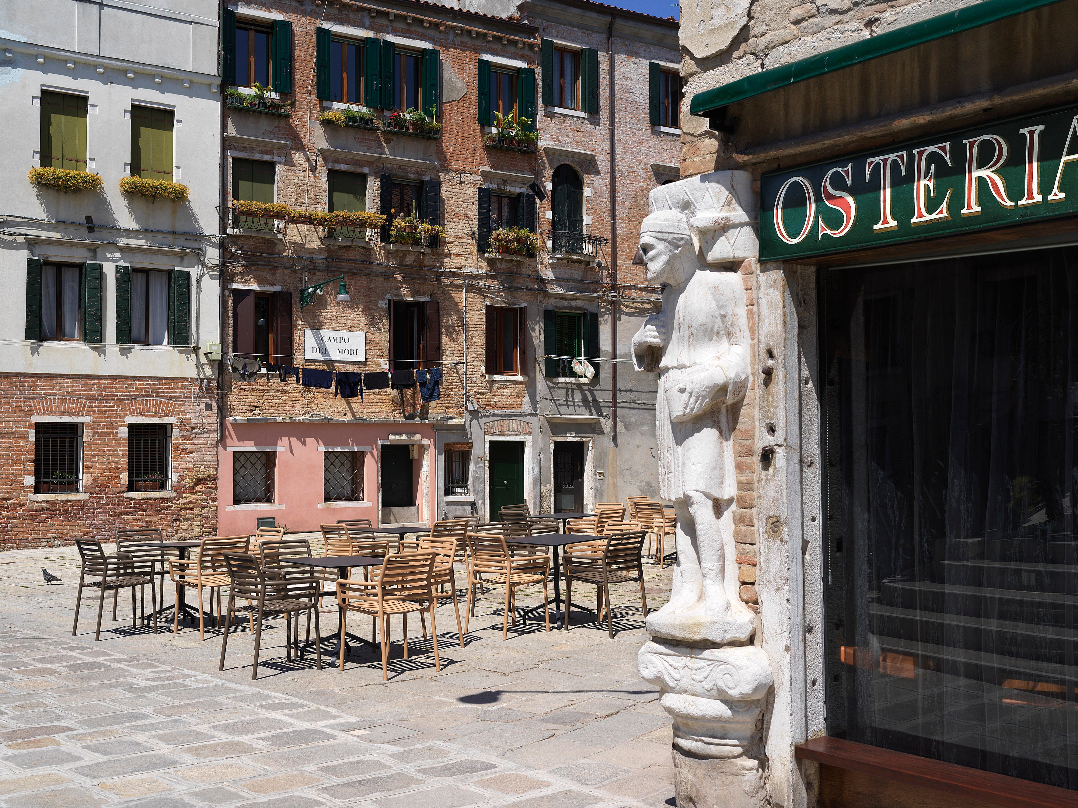 Outdoor chair with armrests DOGA cappuccino