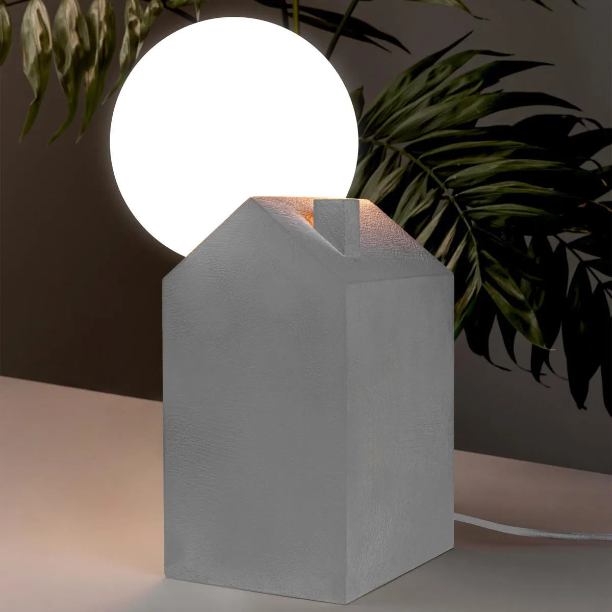 Traumartige Tischlampe weißer Beton