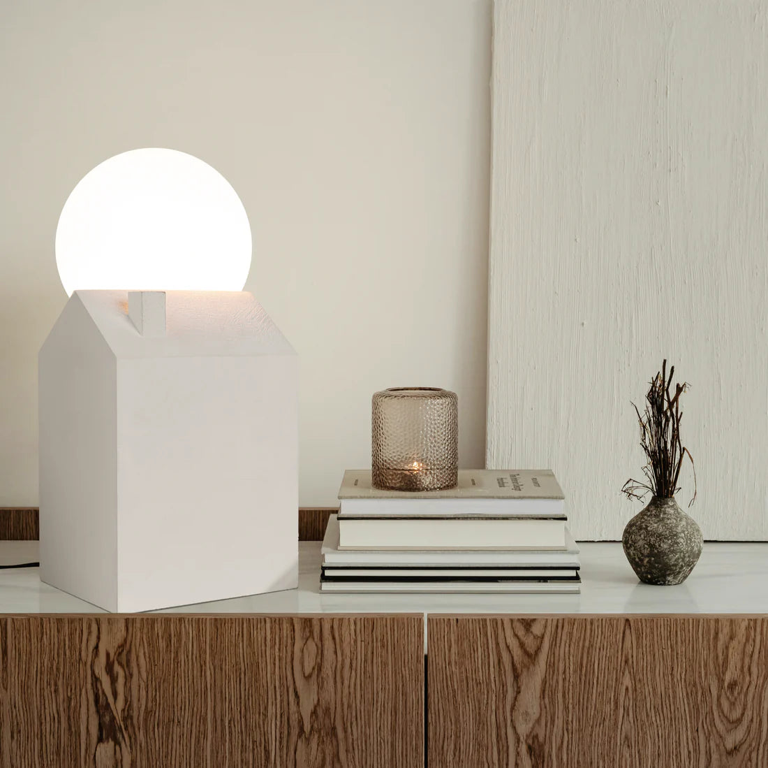 Traumartige Tischlampe weißer Beton