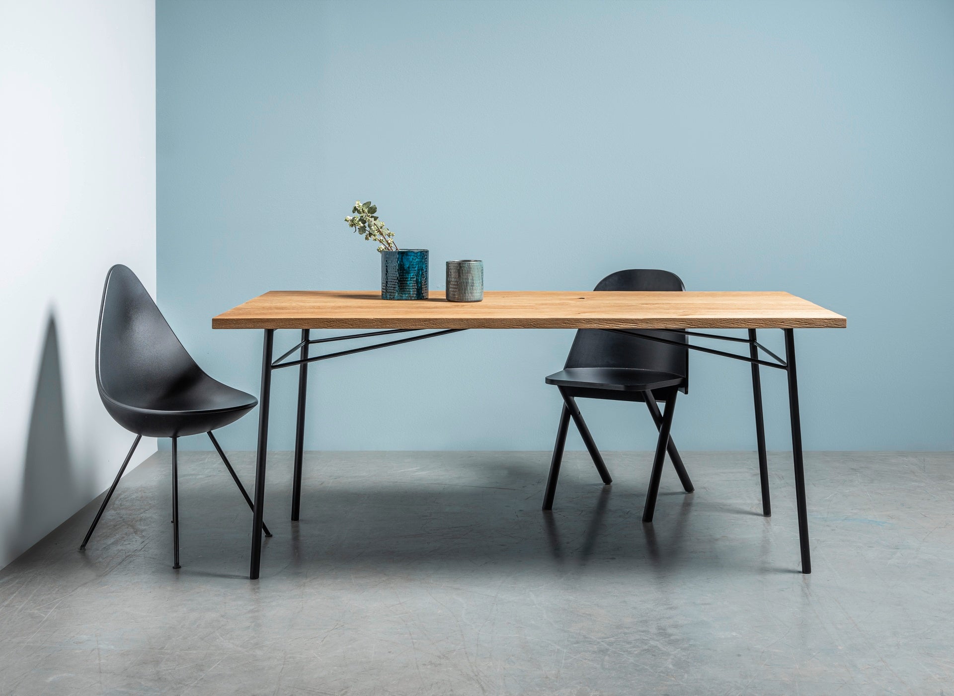 MARTIN brushed oak table top with black steel base