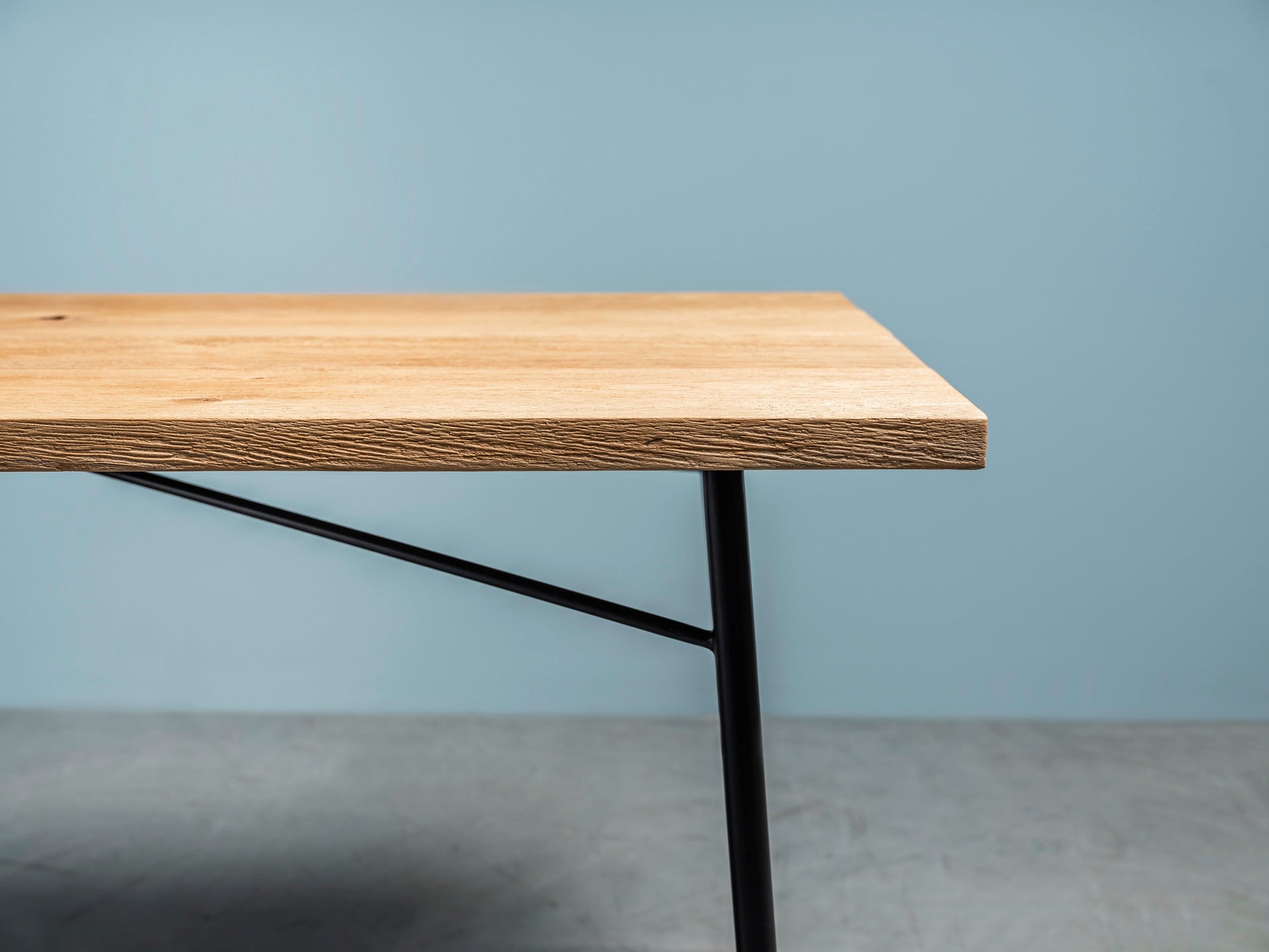 MARTIN brushed oak table top with black steel base