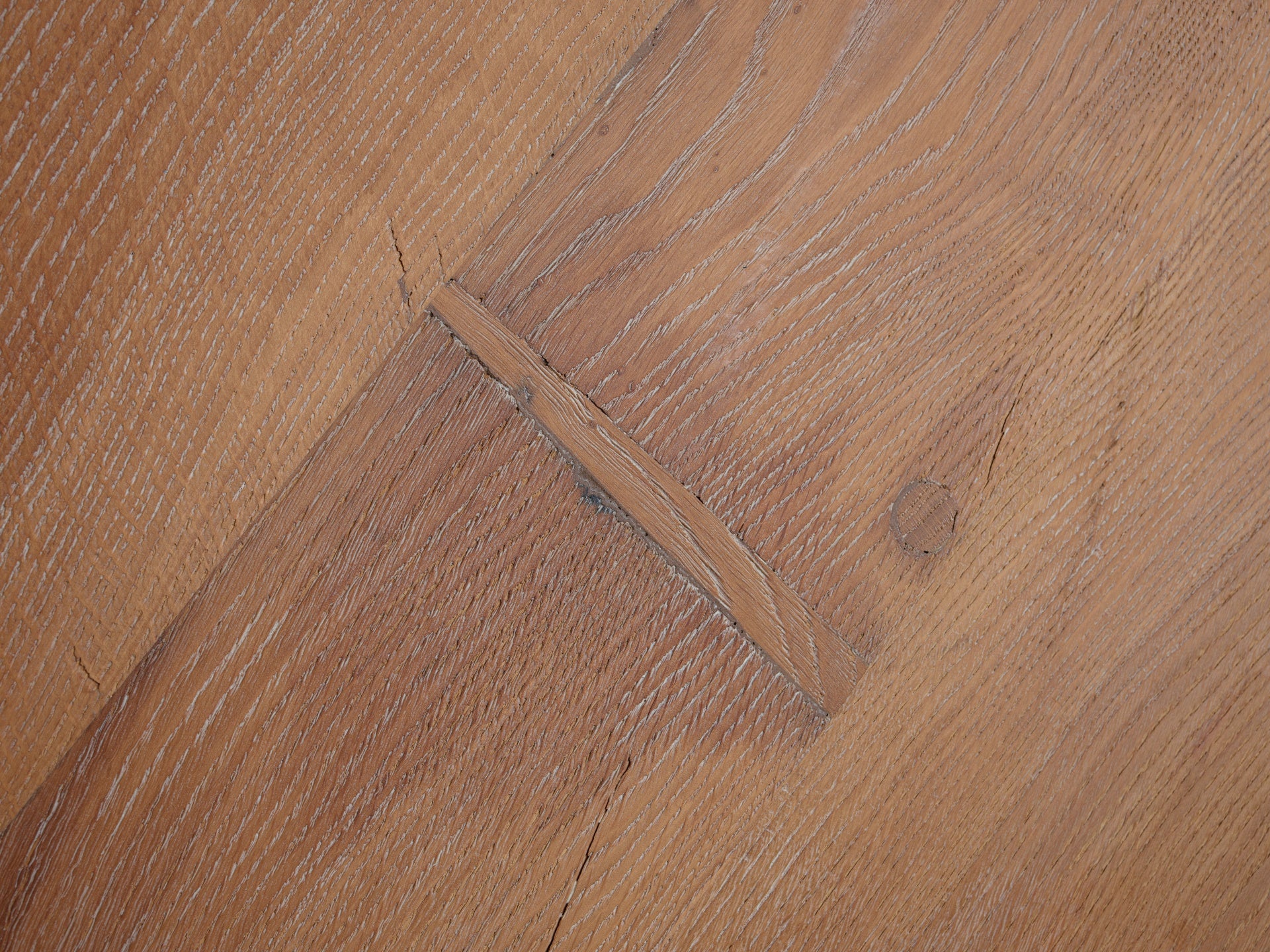 Tisch LOUIS aus Eichenholz
