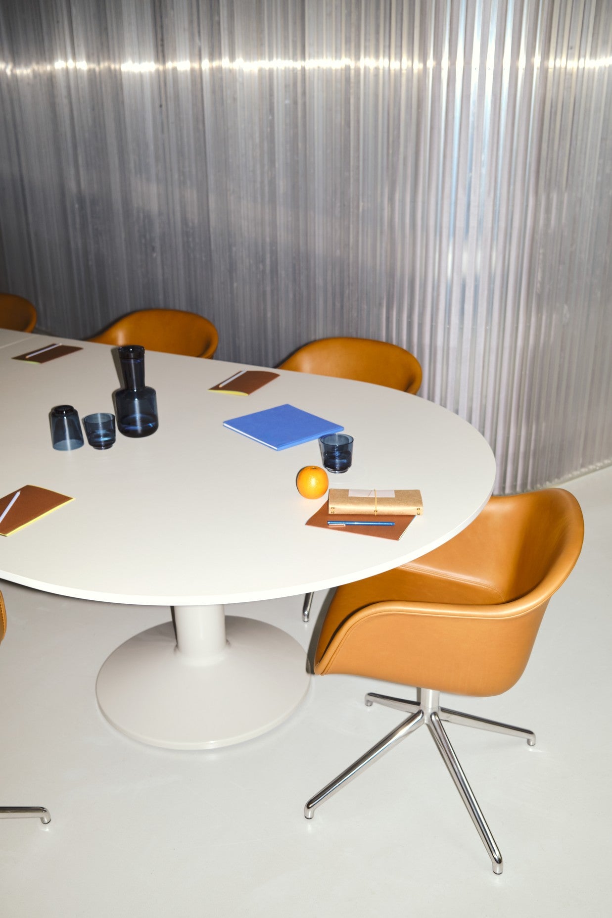 Drehstuhl mit Armlehnen FIBER CONFERENCE personalisierbar