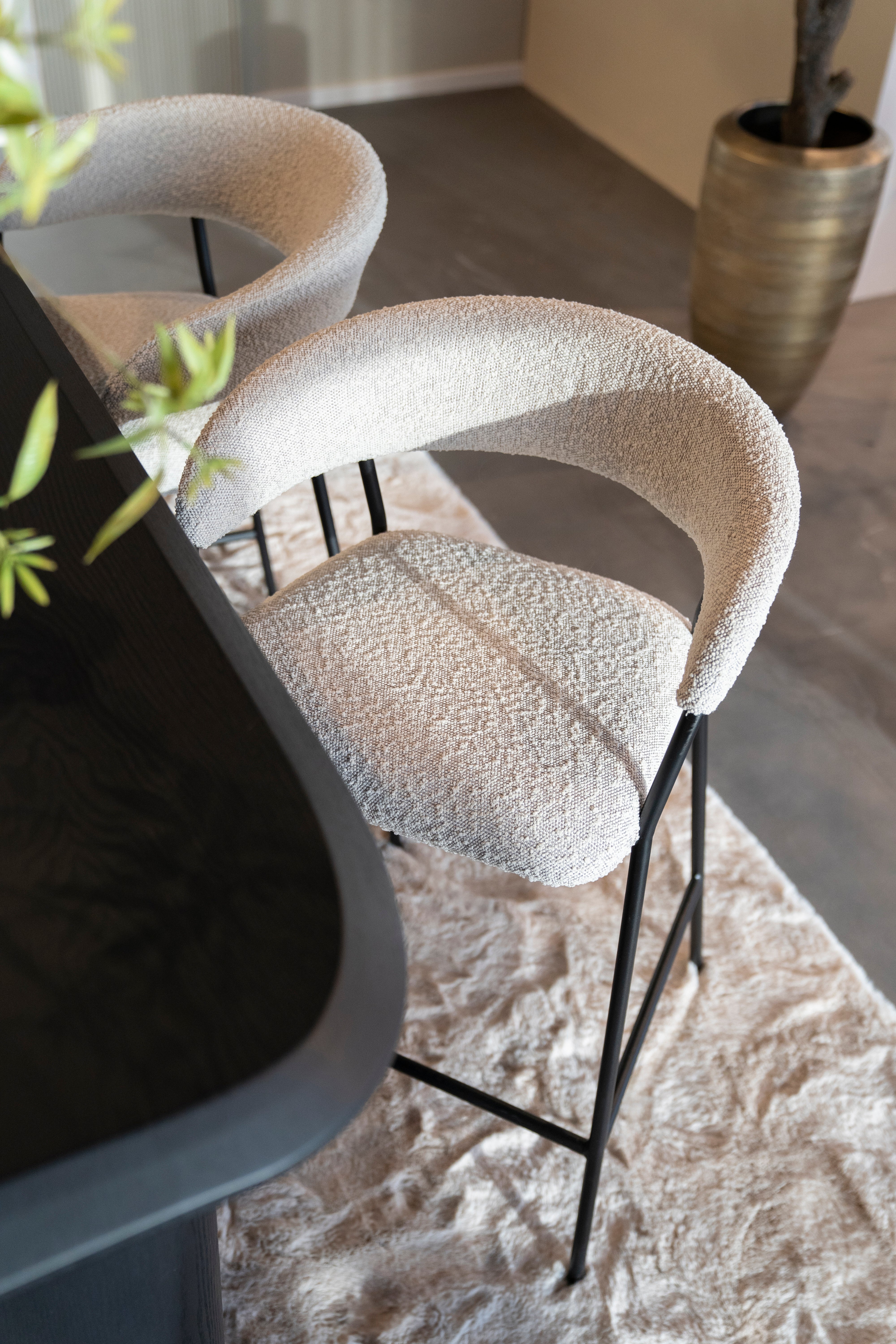 LUKA stool taupe with black base