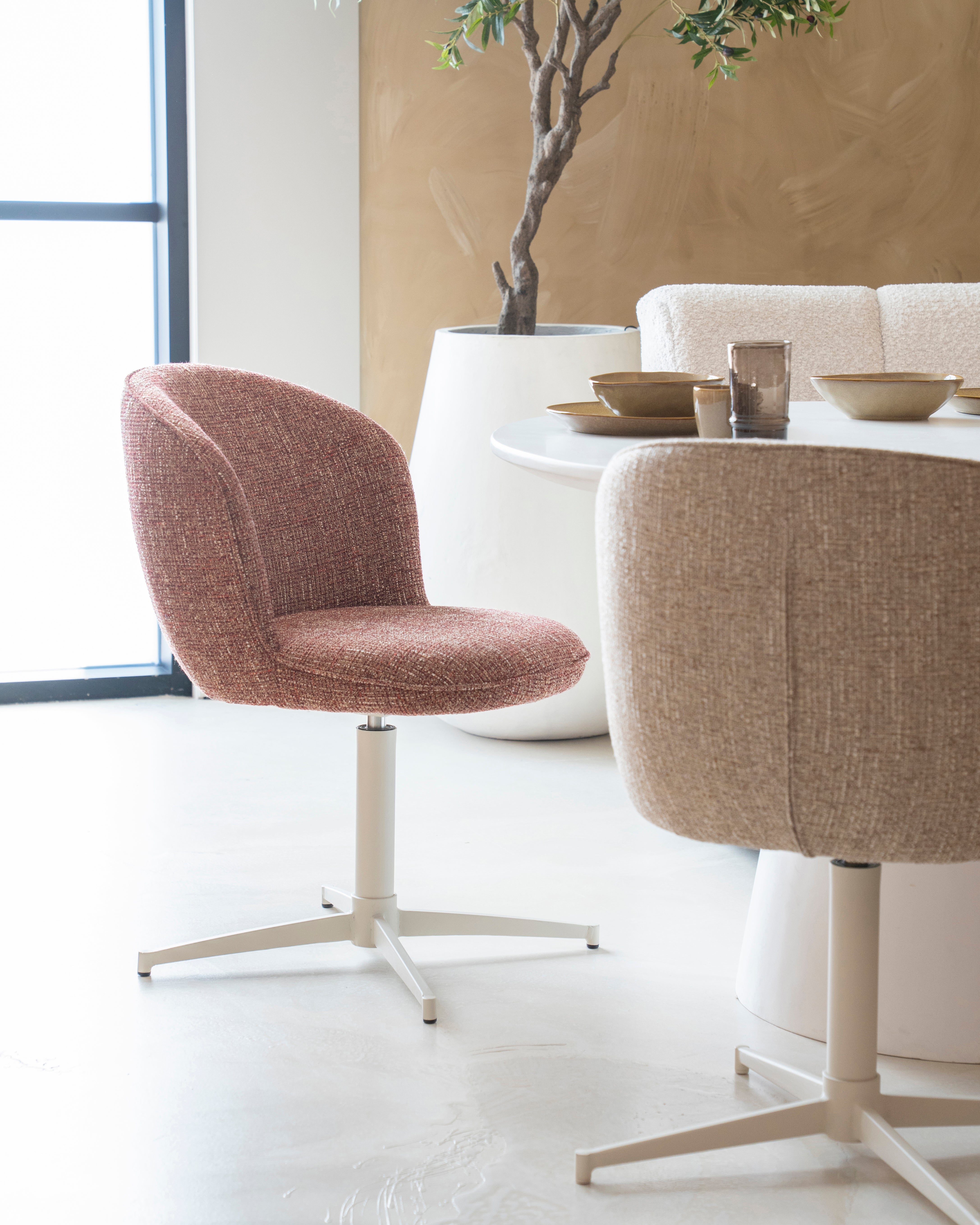 Drehstuhl MOLLY Terrakotta mit cremefarbener Basis