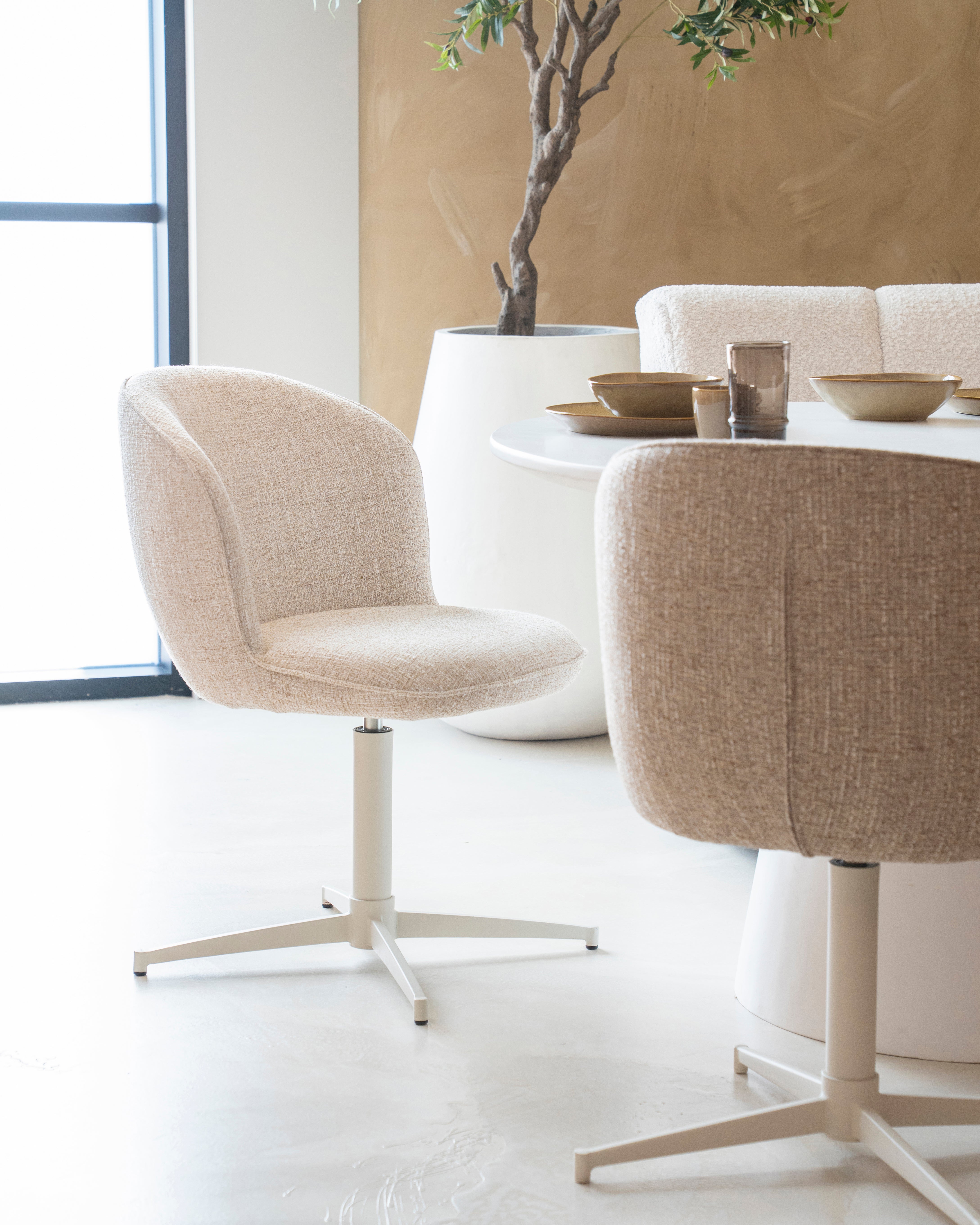 Drehstuhl MOLLY creme mit cremefarbenem Fuß