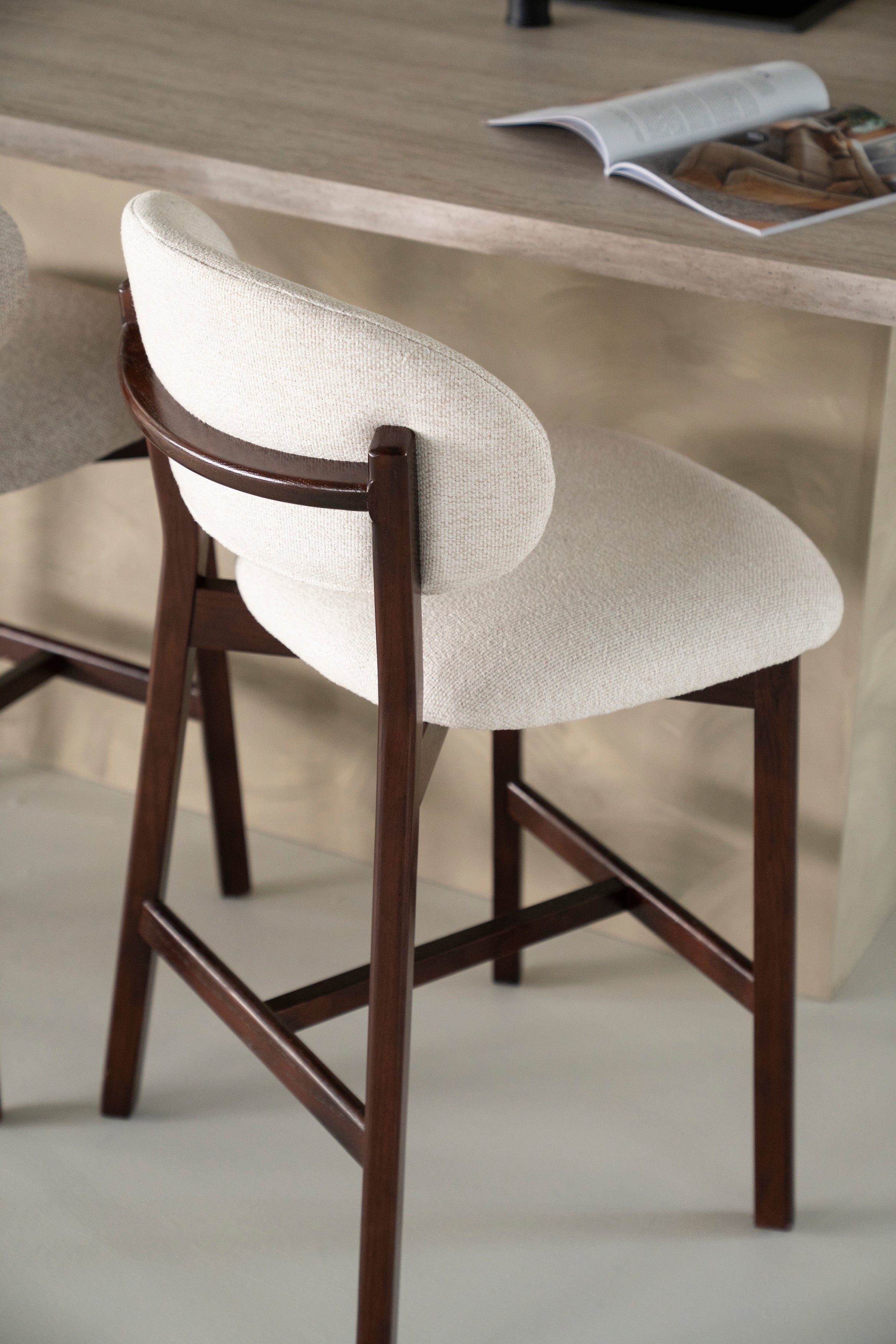 MIKKY taupe stool with oak base