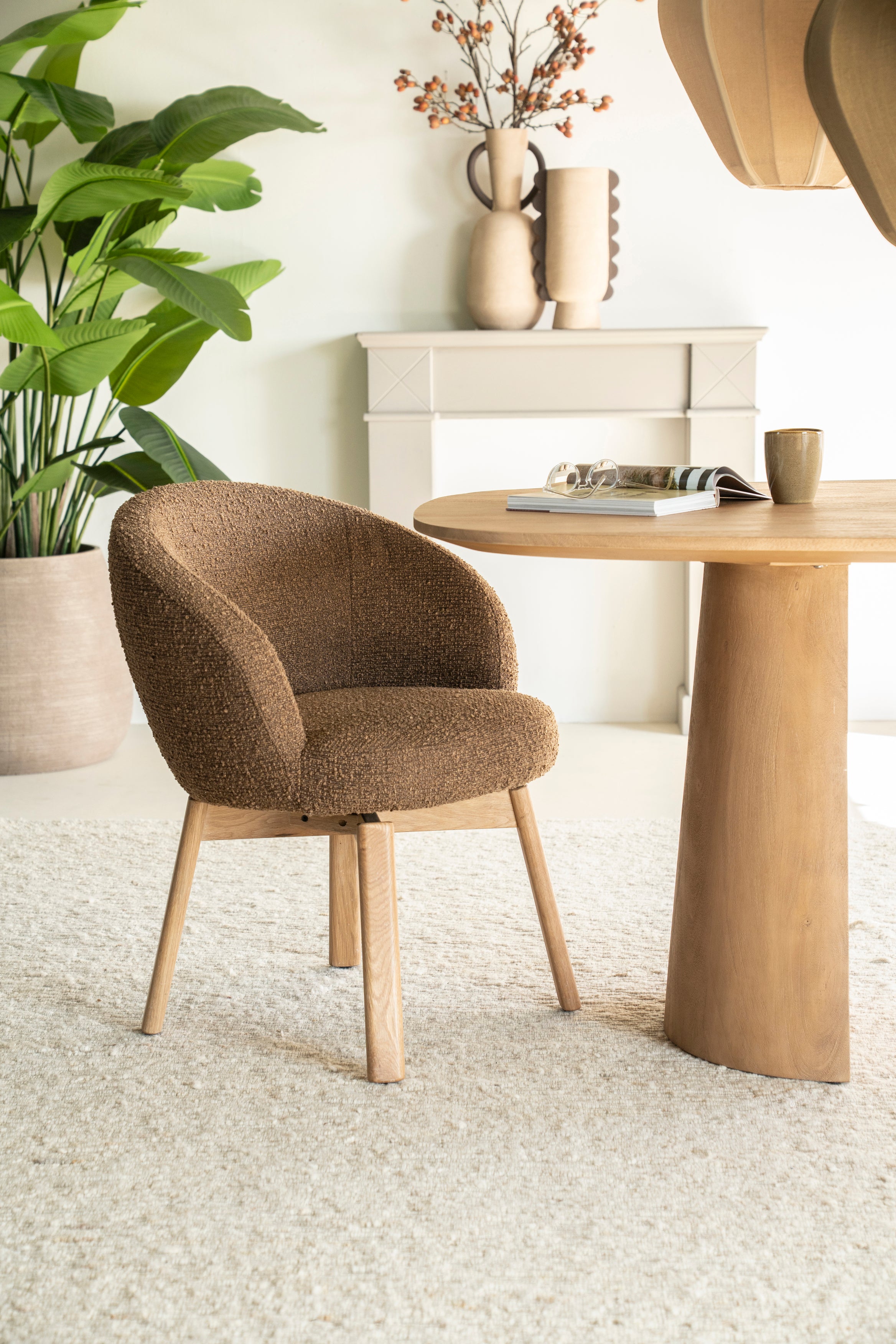 LIVIA cream swivel chair with wooden base