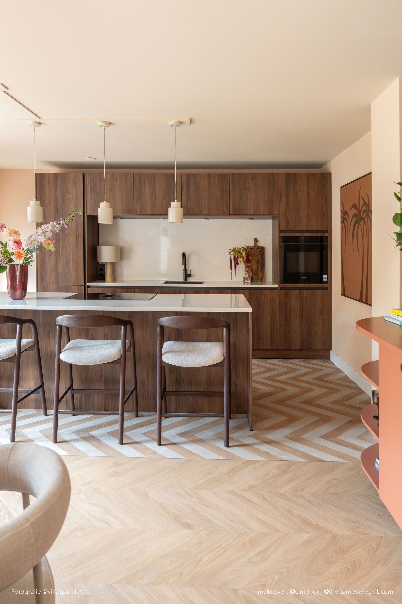 RAYVEN Stool dark ash wood