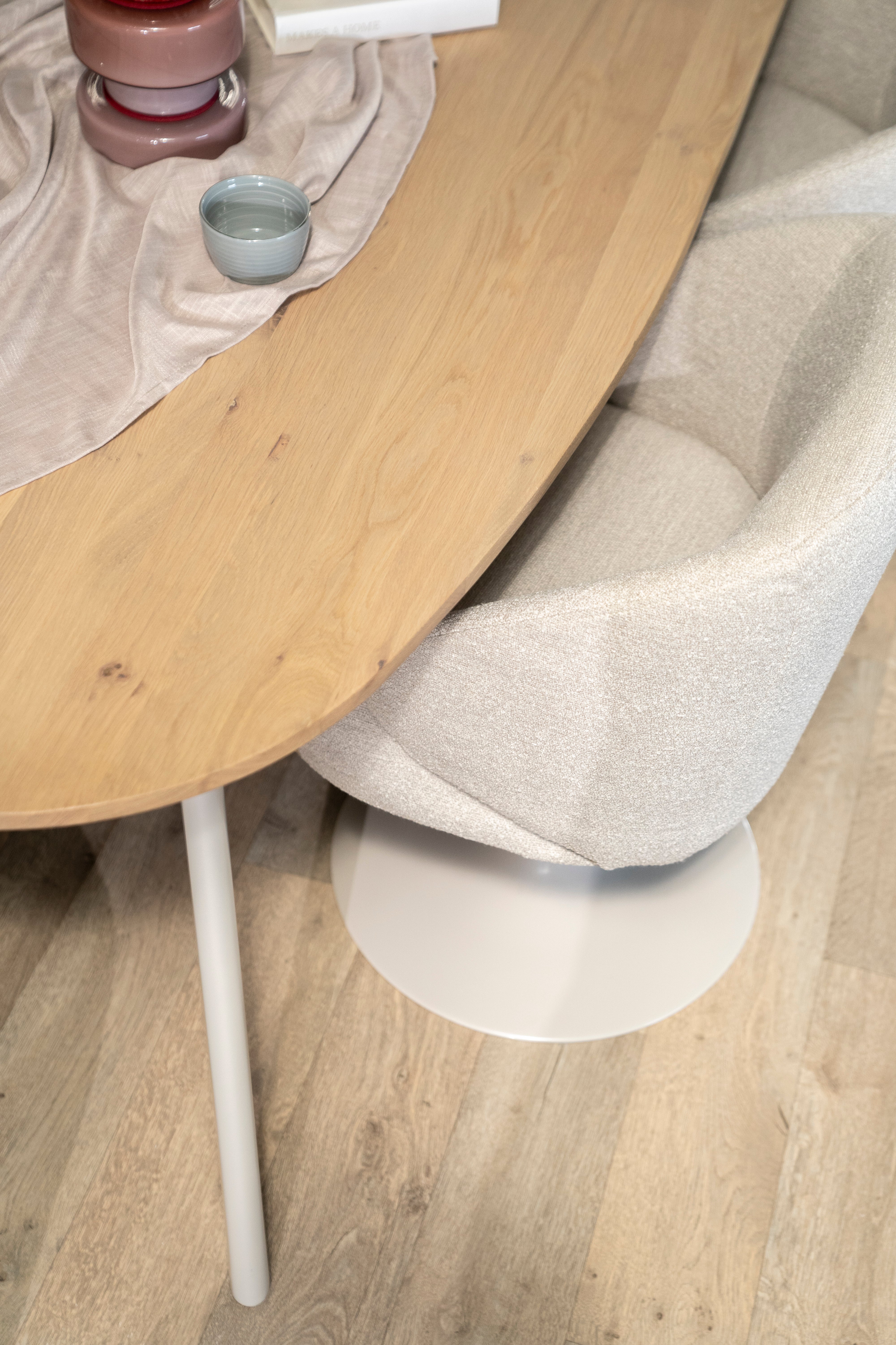 Oval table DION oak wood with metal base