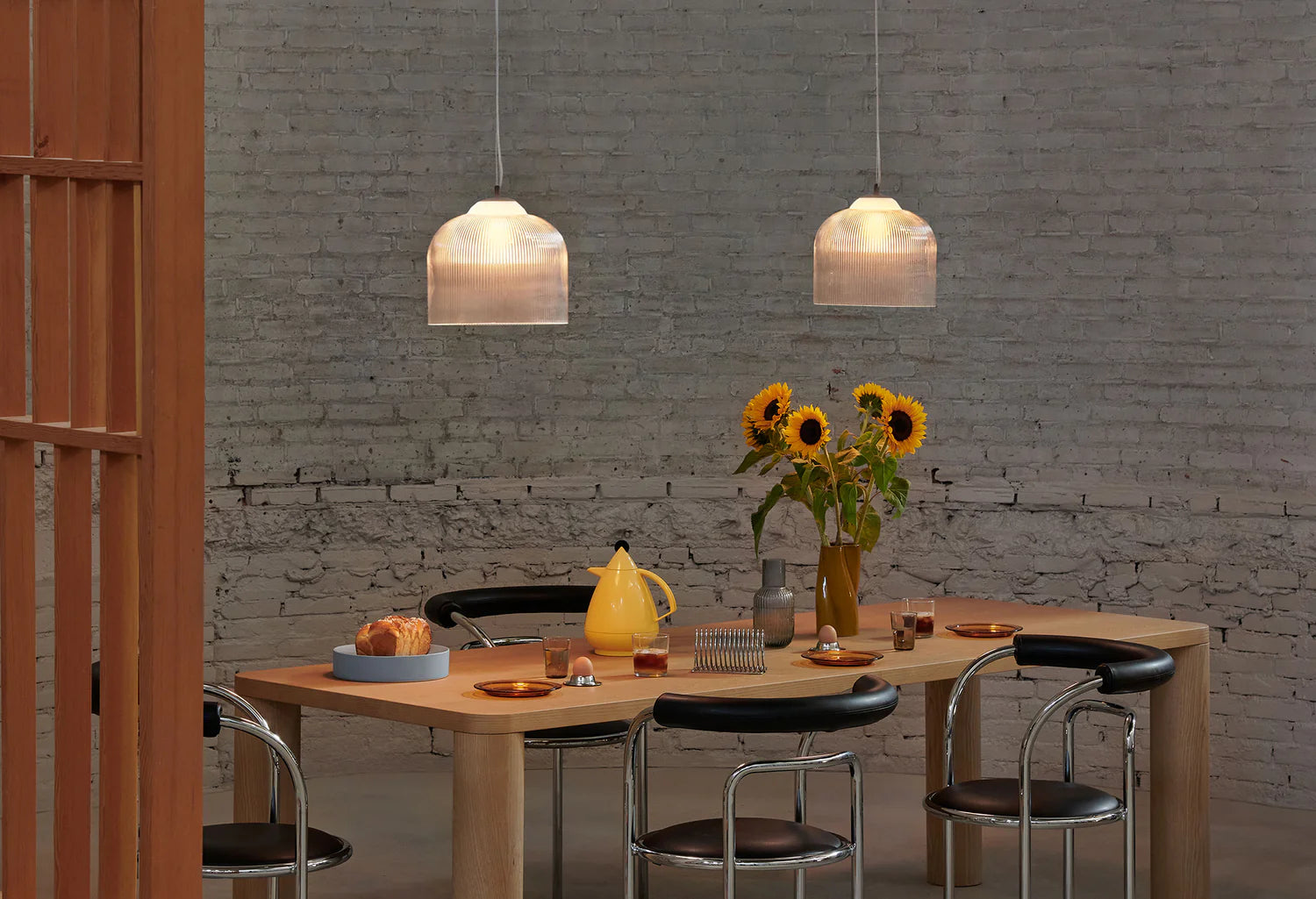 Pendelleuchte AYLA mit geriffeltem Glas