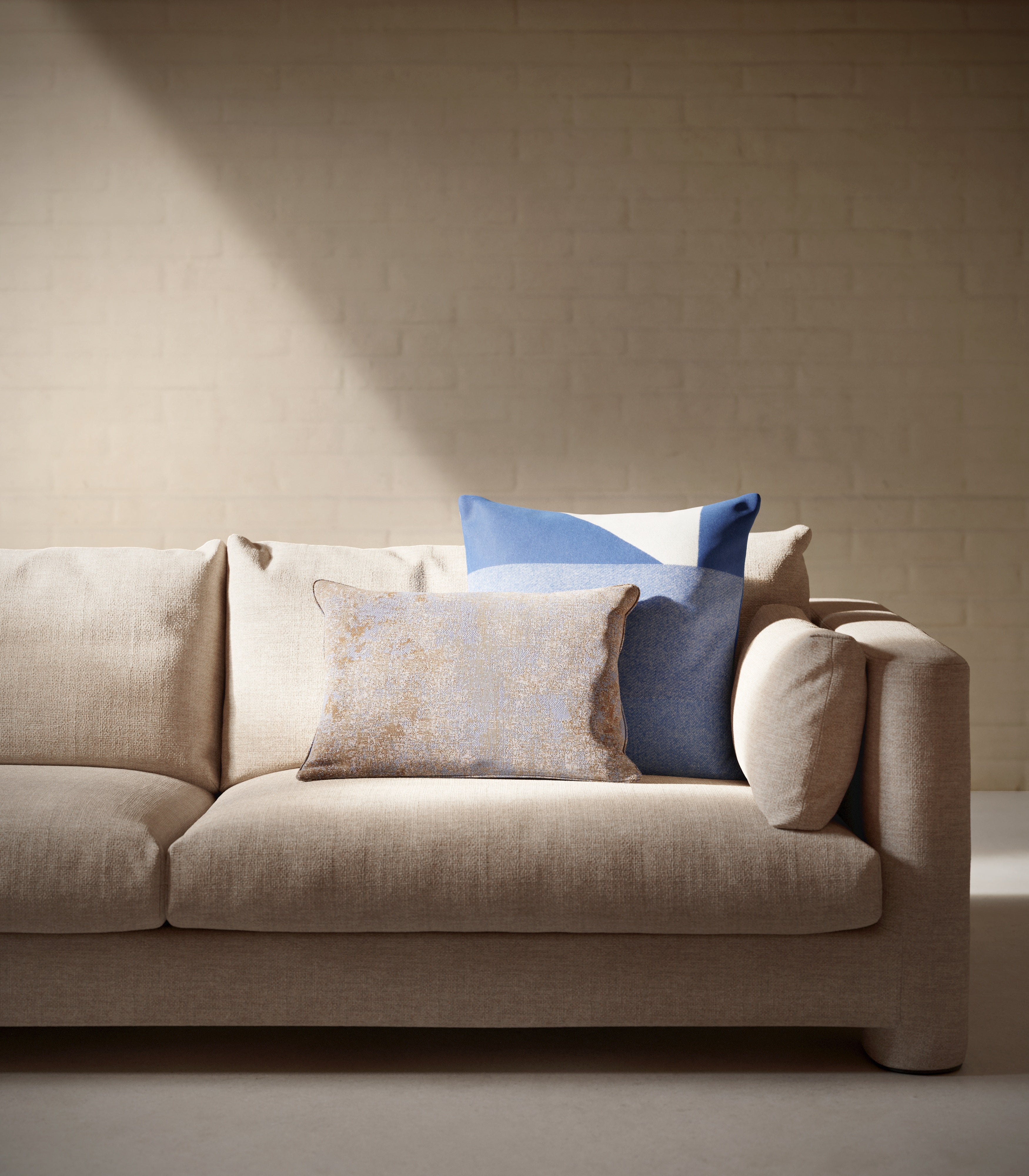 PIPED cushion dark beige with brown