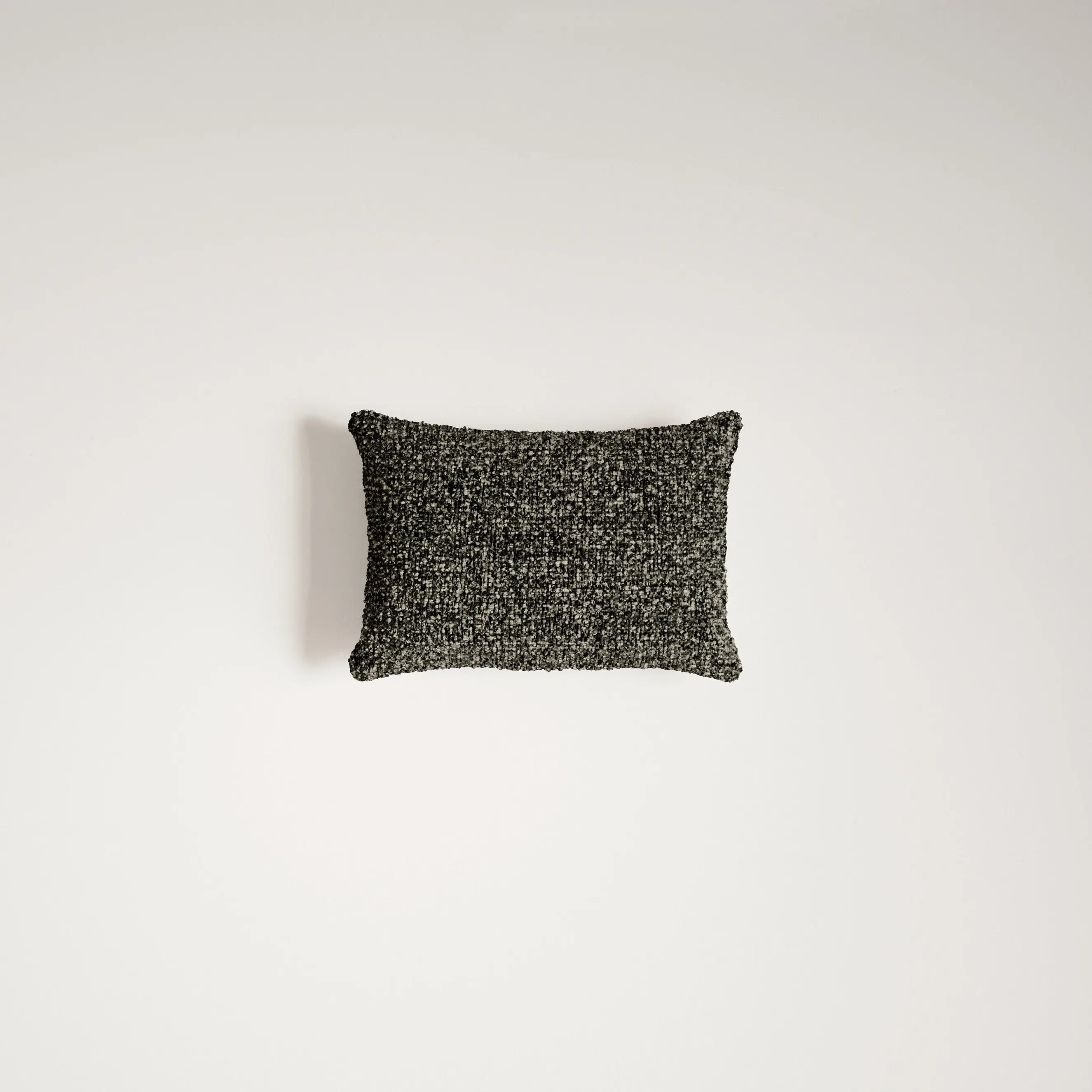 Poduszka DECORATIVE zielono-szary – FORMARKIVET