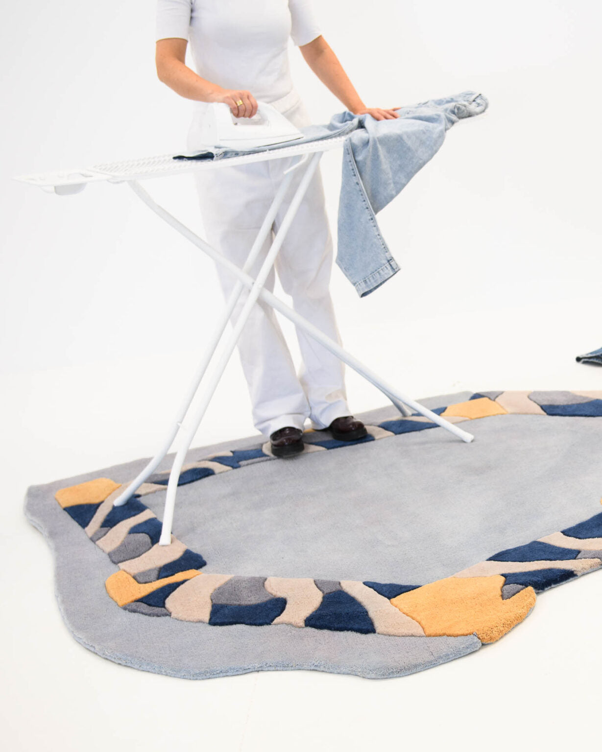 Asymmetrischer dekorativer Teppich FRAME himmelblau