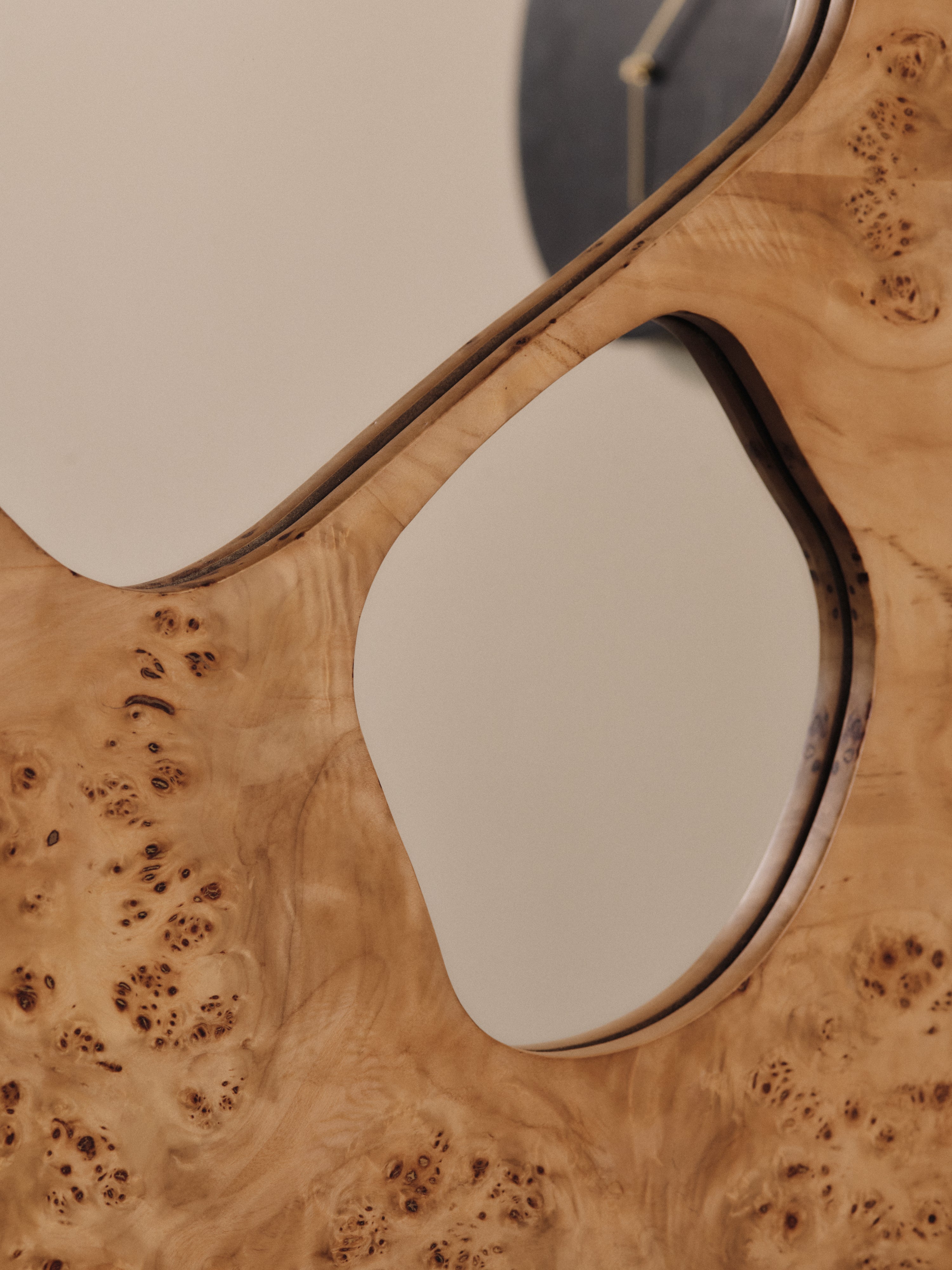 Lustro FOLIA aus Zitterpappel-Furnier