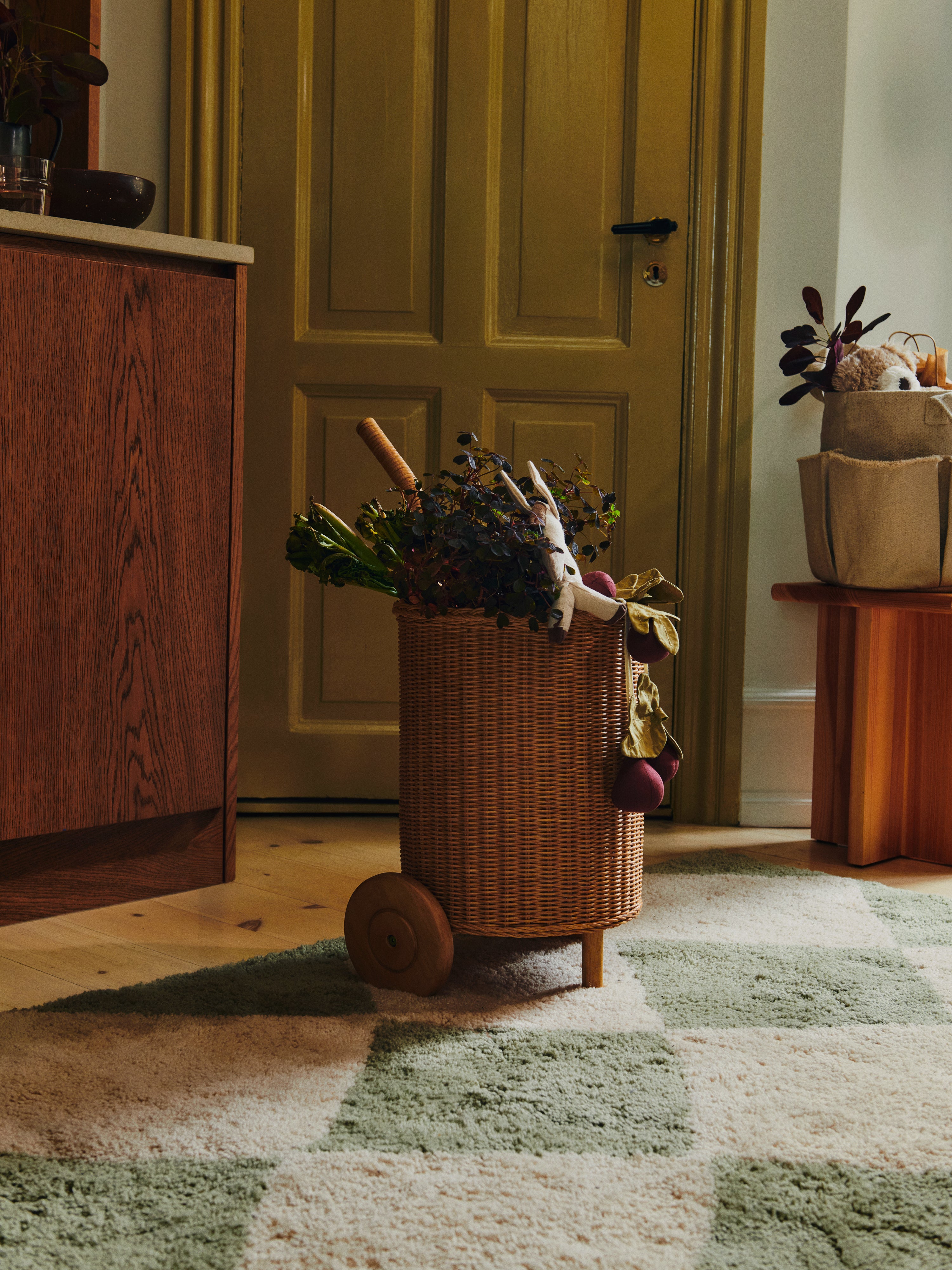 TILT rug green with sand