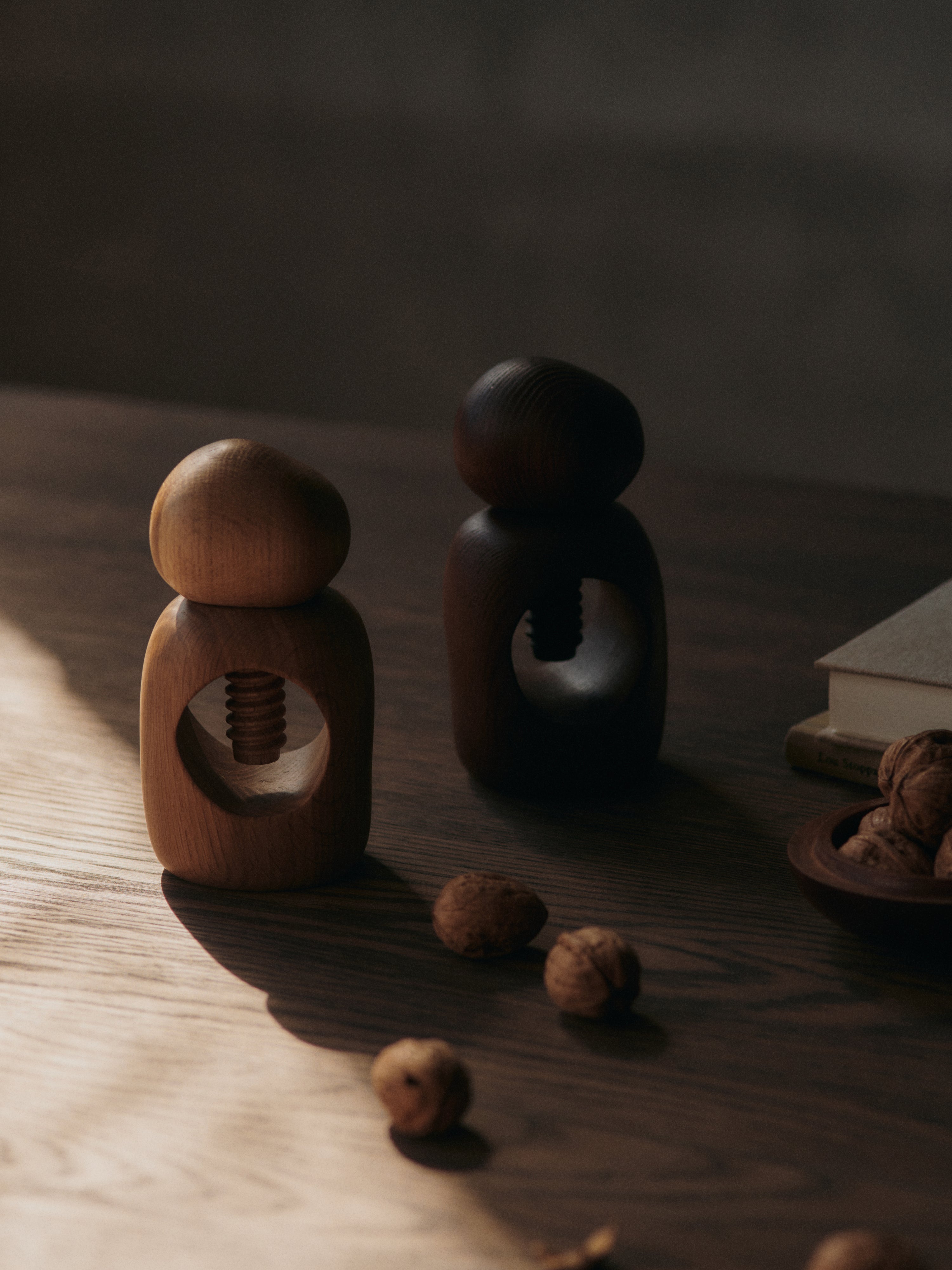 CAIRN Nutcracker oak wood