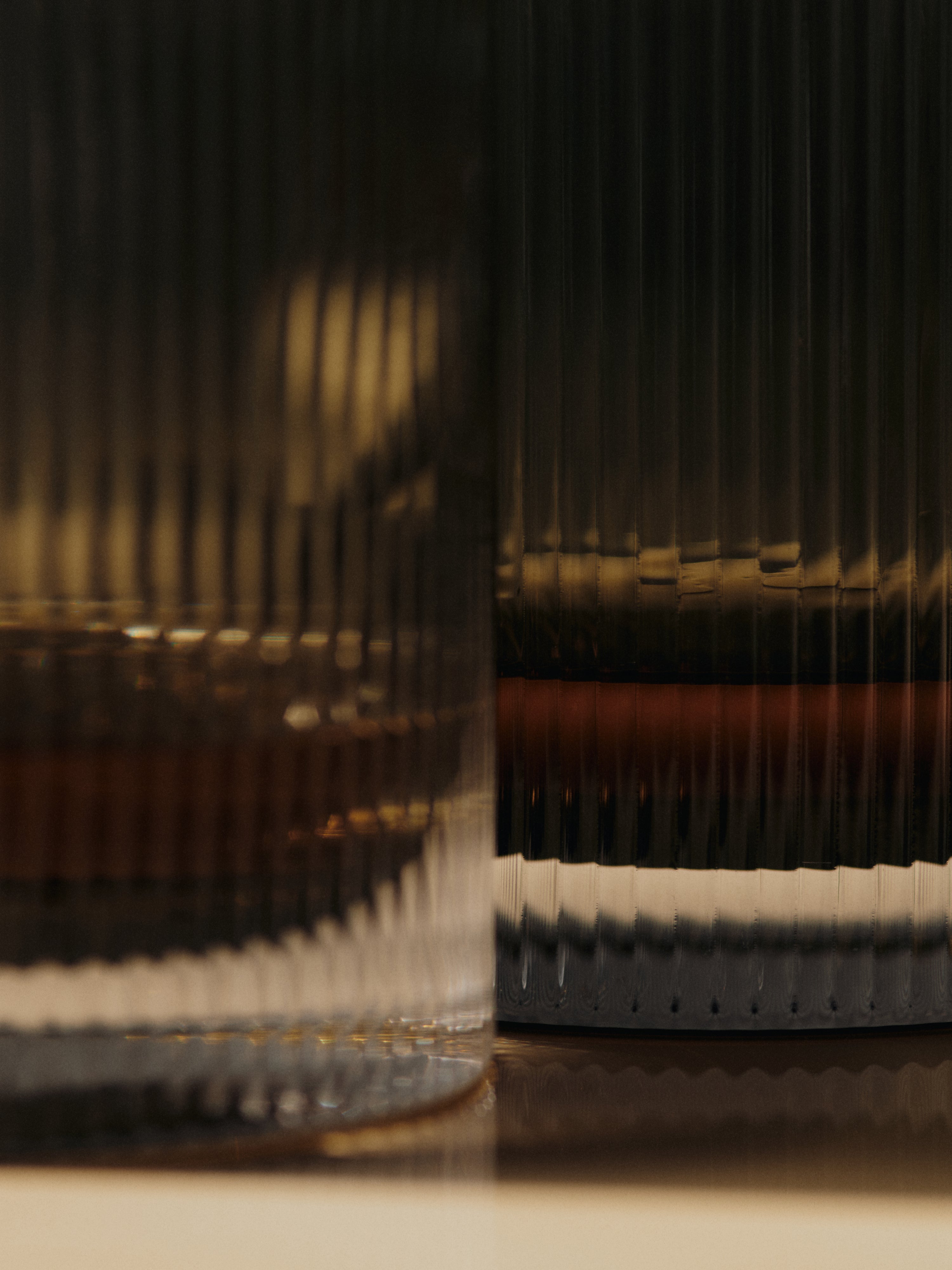 Set von Gläsern RIPPLE rauchiges Glas