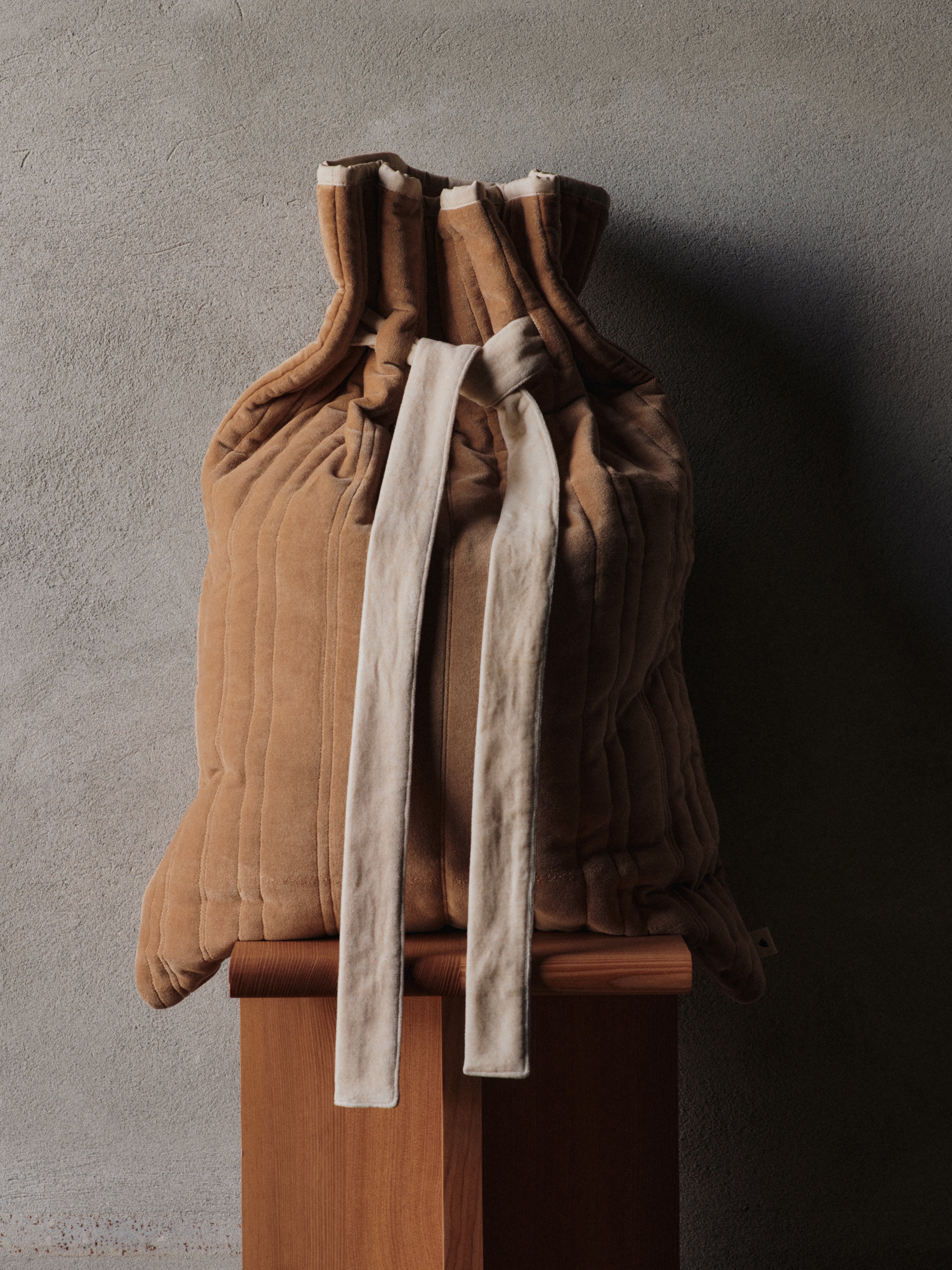 VARI QUILTED SACK gift bag brown with white