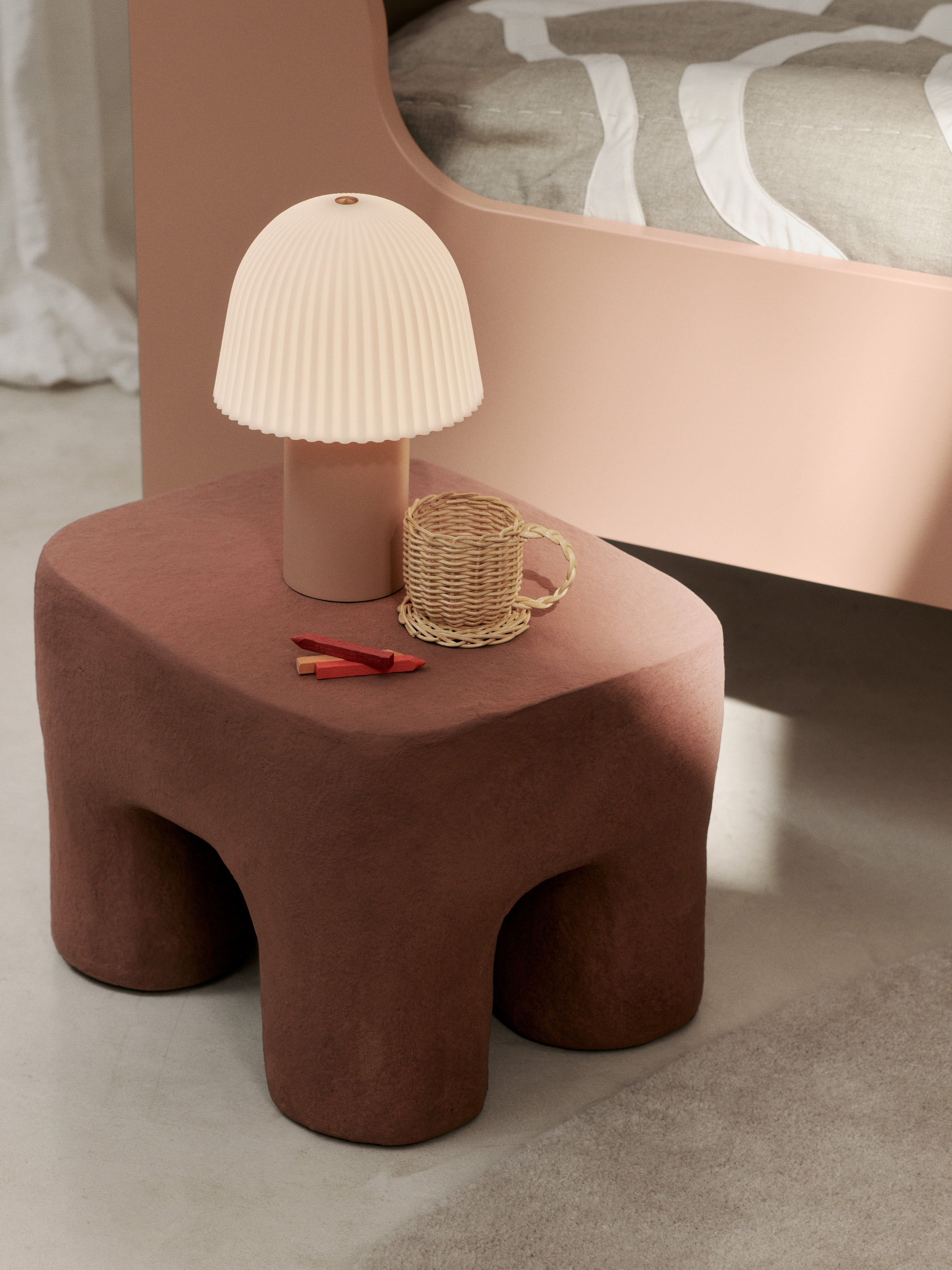 Portable lamp FRILL light pink with white shade