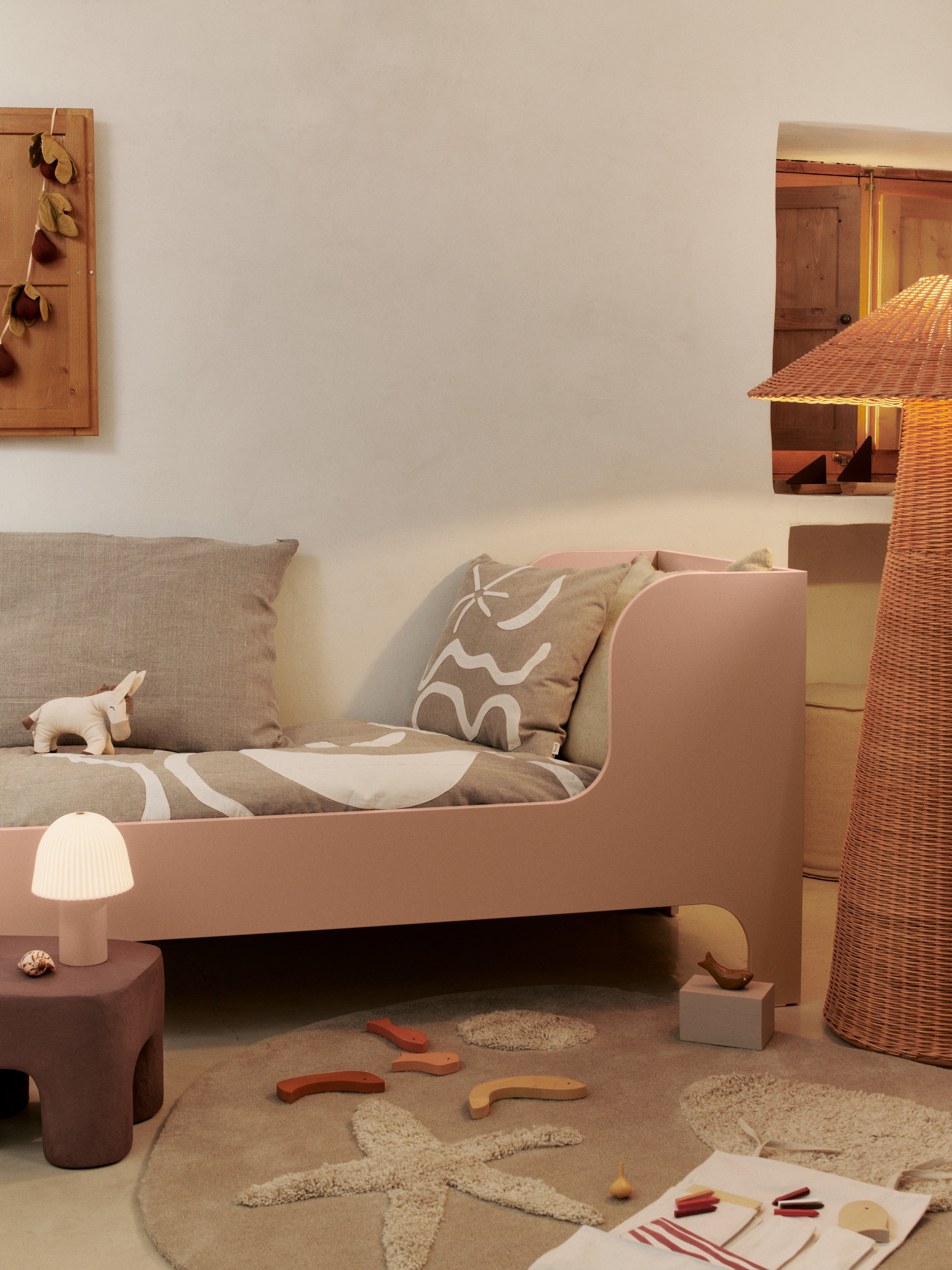 SILL JUNIOR children's bed light pink