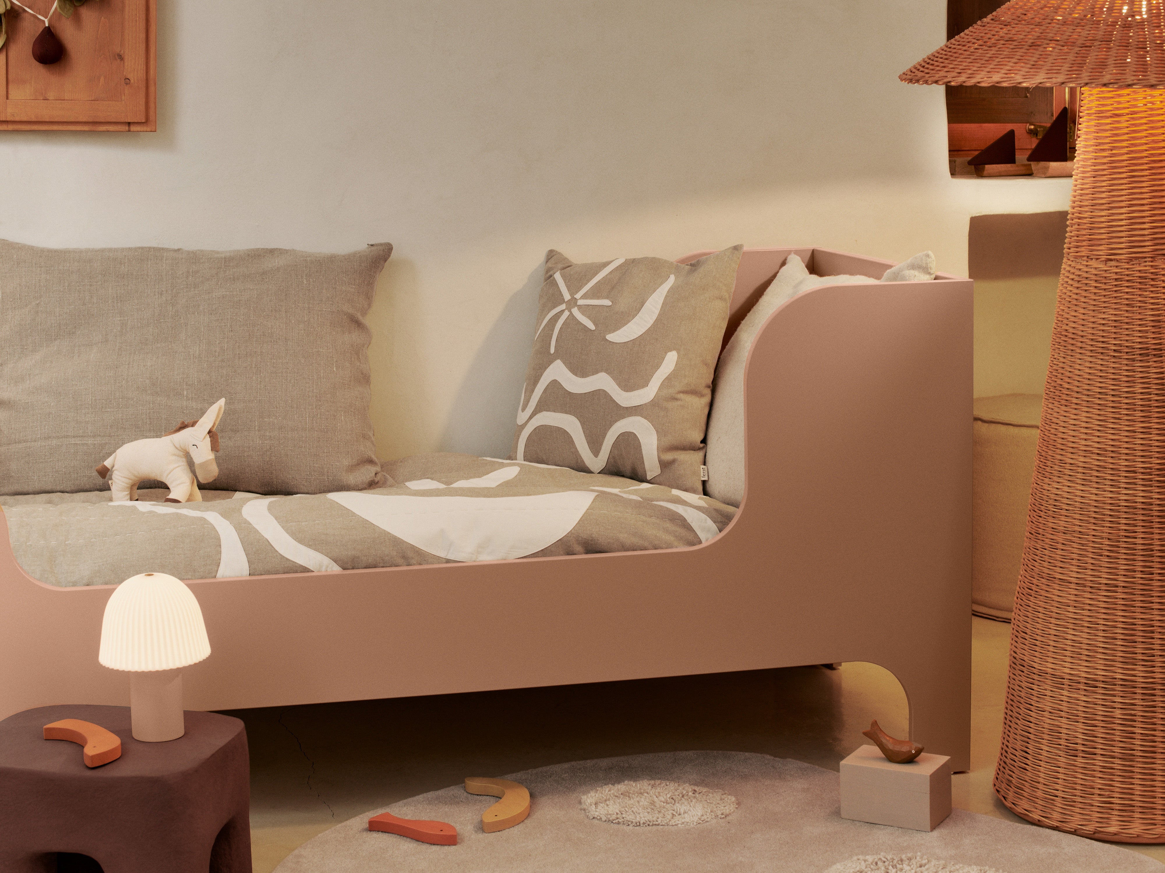 SILL JUNIOR children's bed light pink