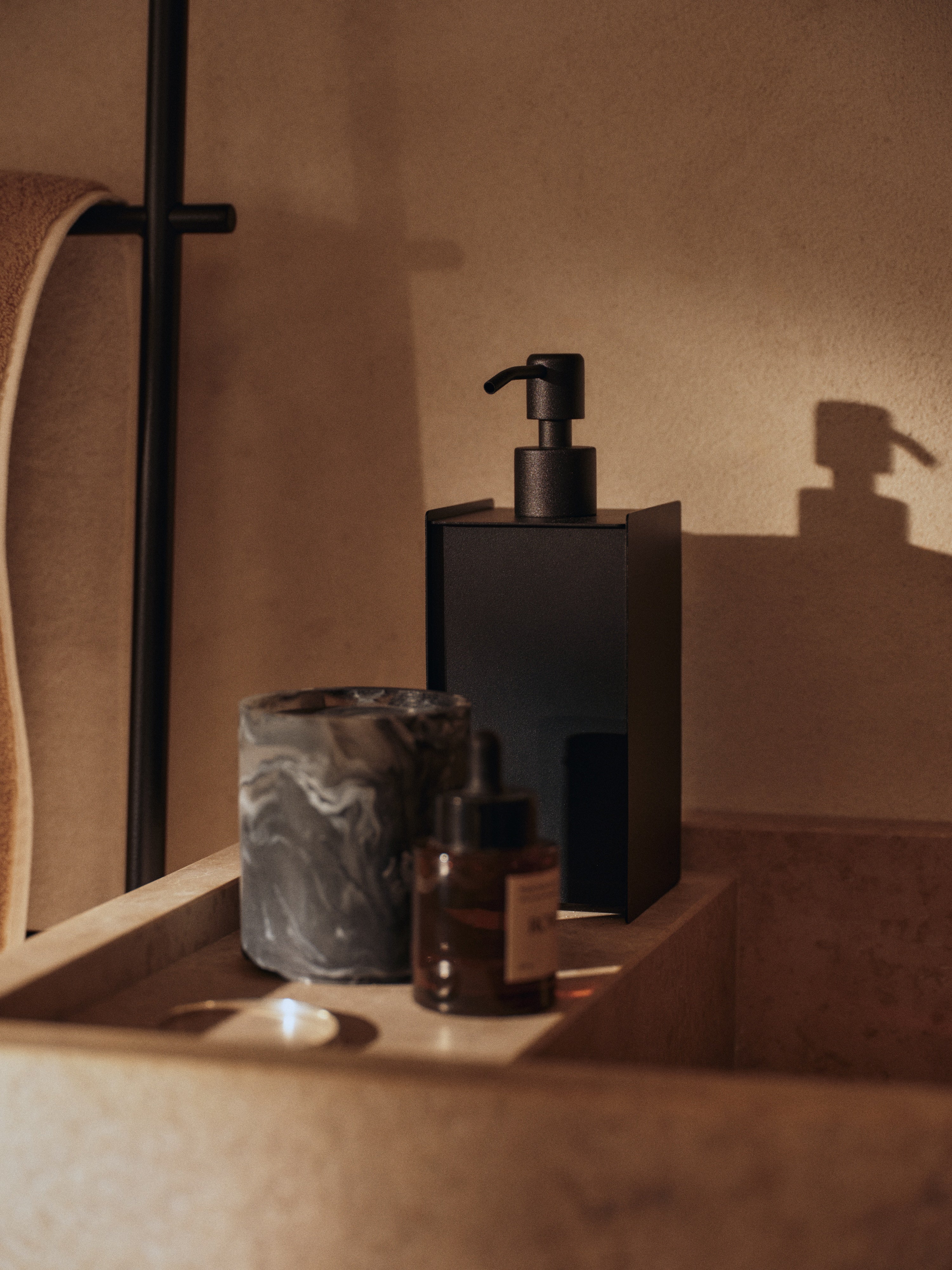 SAMA Black Soap Dispenser