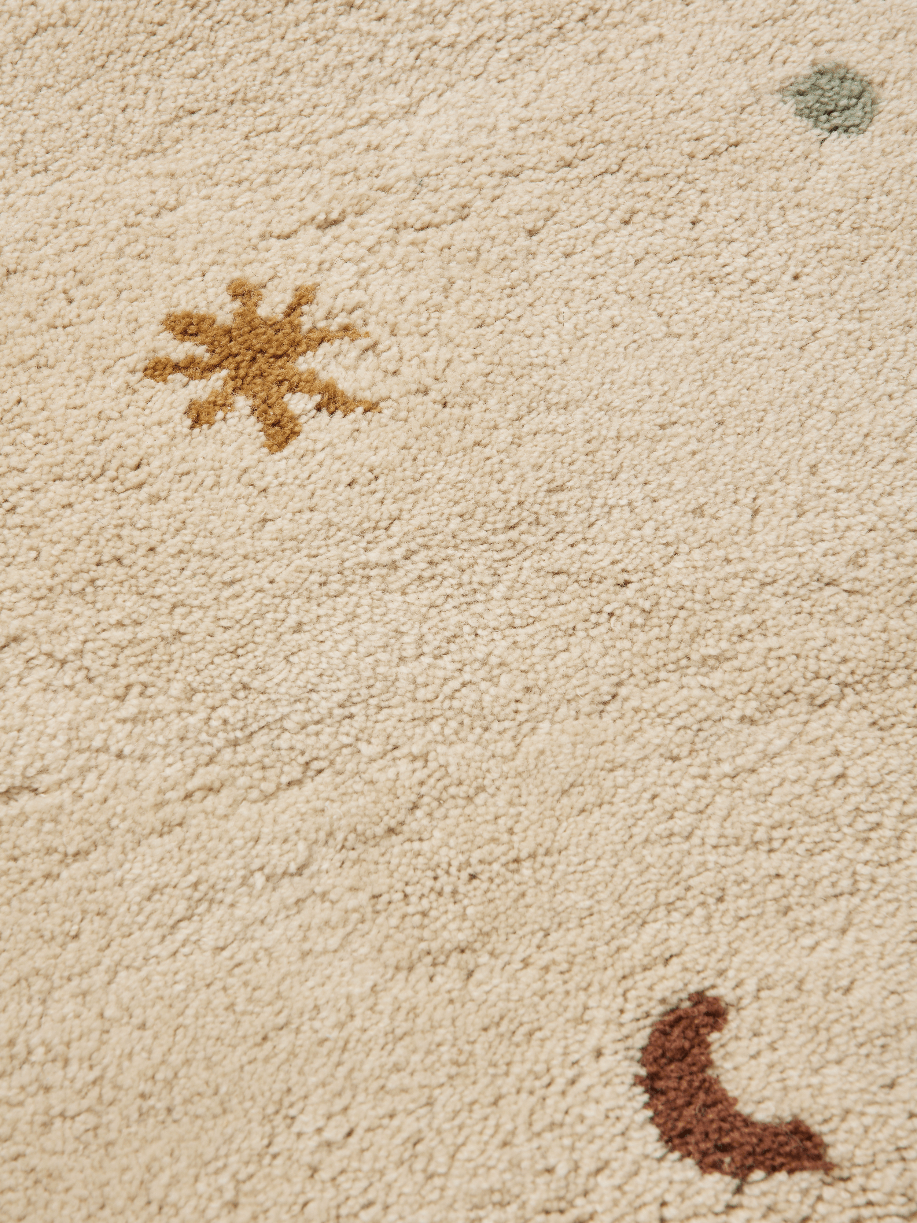 Kinderteppich SKYE beige mit ziegelroten und grünen Akzenten