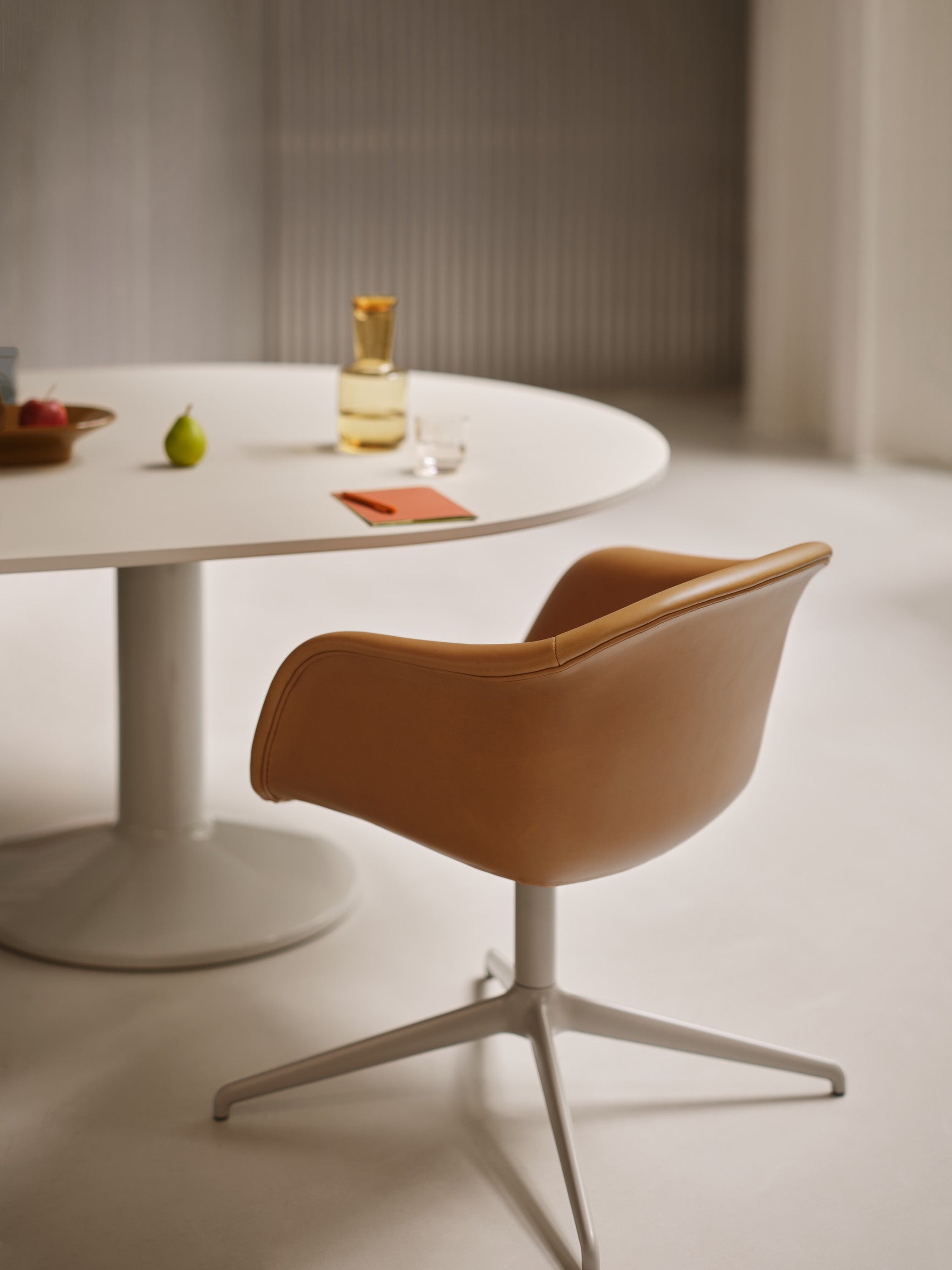 FIBER SOFT customizable swivel chair with armrests
