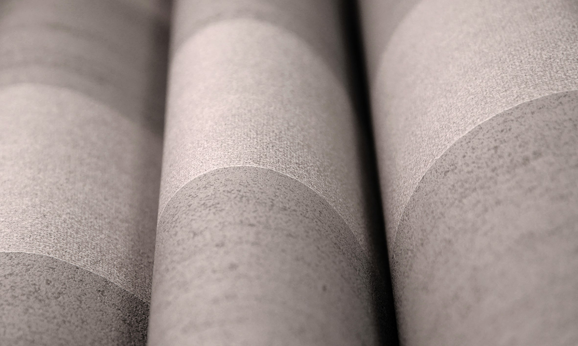 Strukturierte Tapete, die Leinwand im Streifenmuster im Farbton Sand mit Beige imitiert