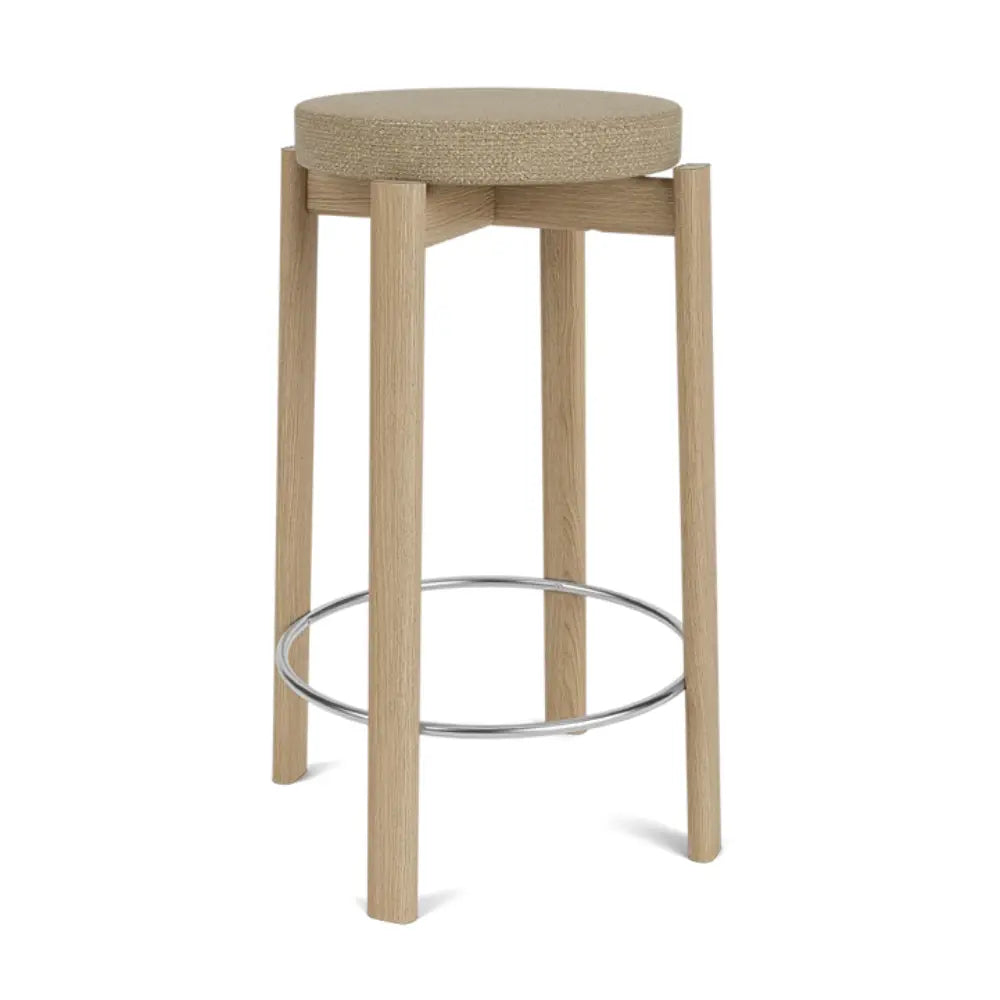 Hocker PASSAGE aus Eichenholz mit beigem Sitz