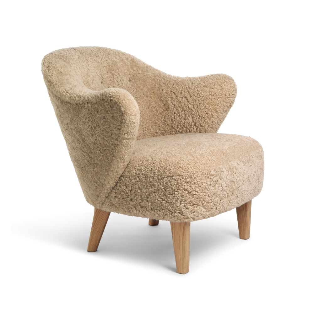 INGEBORG Armchair beige sheep leather with oak base