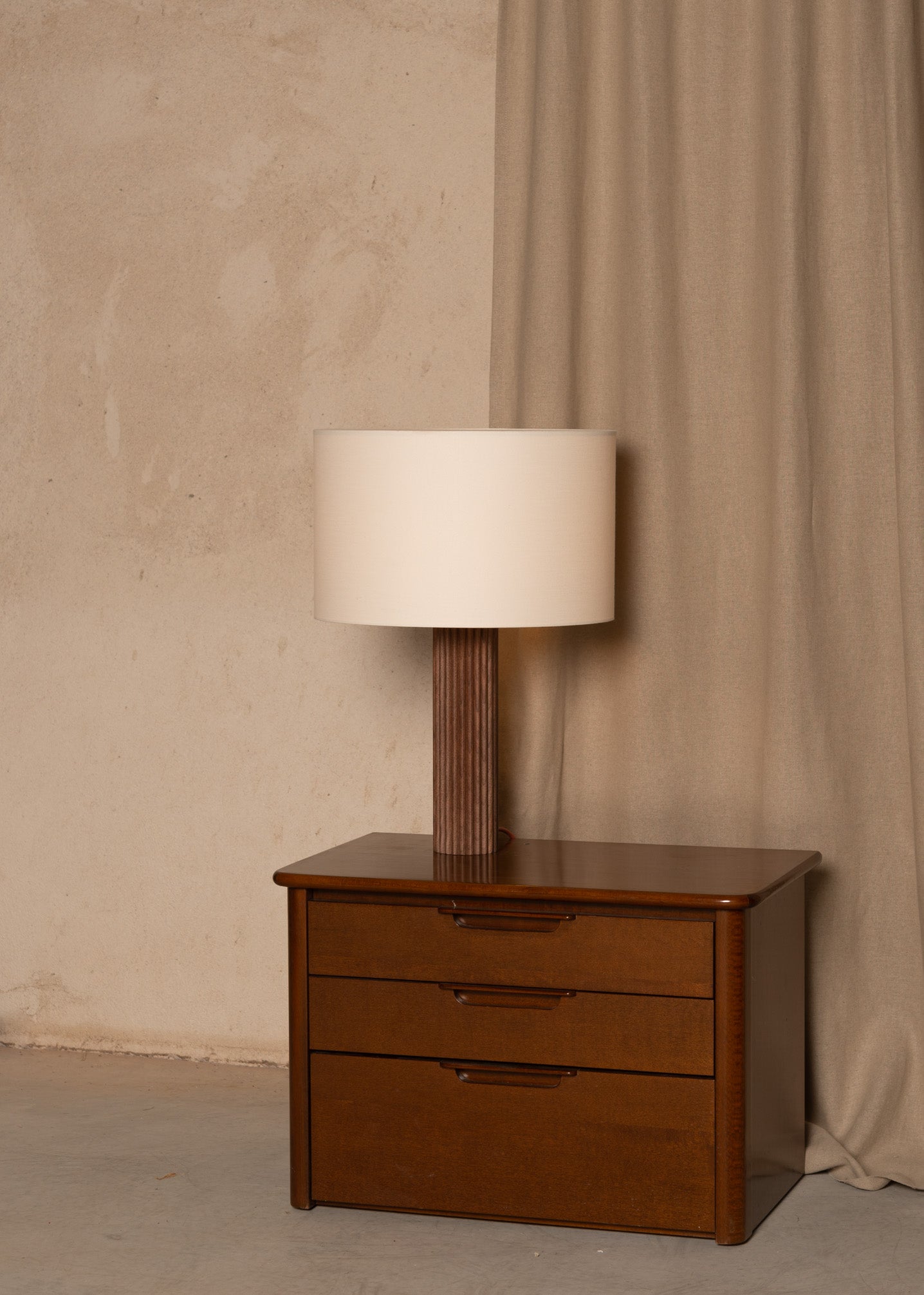 Tischlampe FLUTA Nussbaumholz