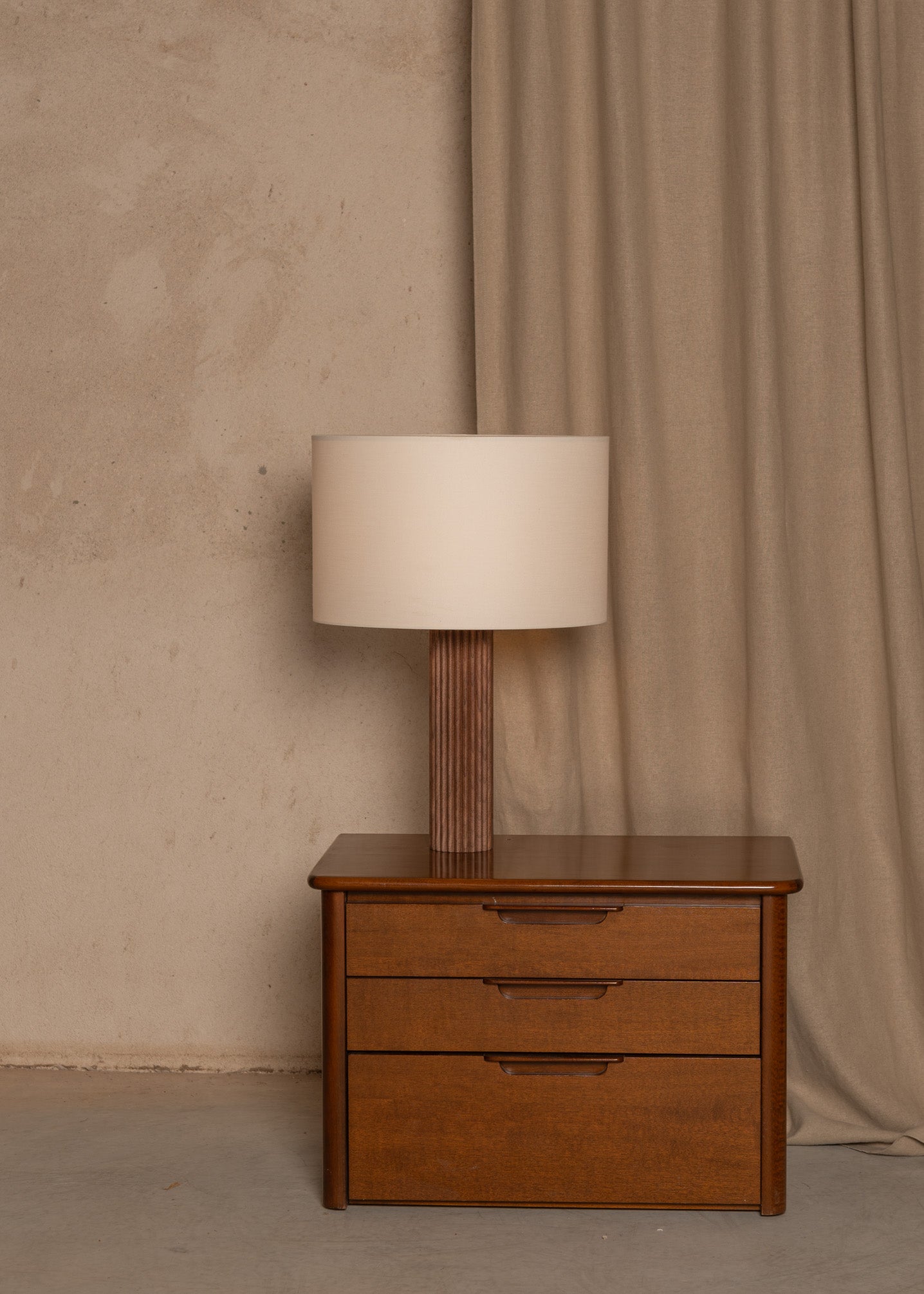 Tischlampe FLUTA Nussbaumholz